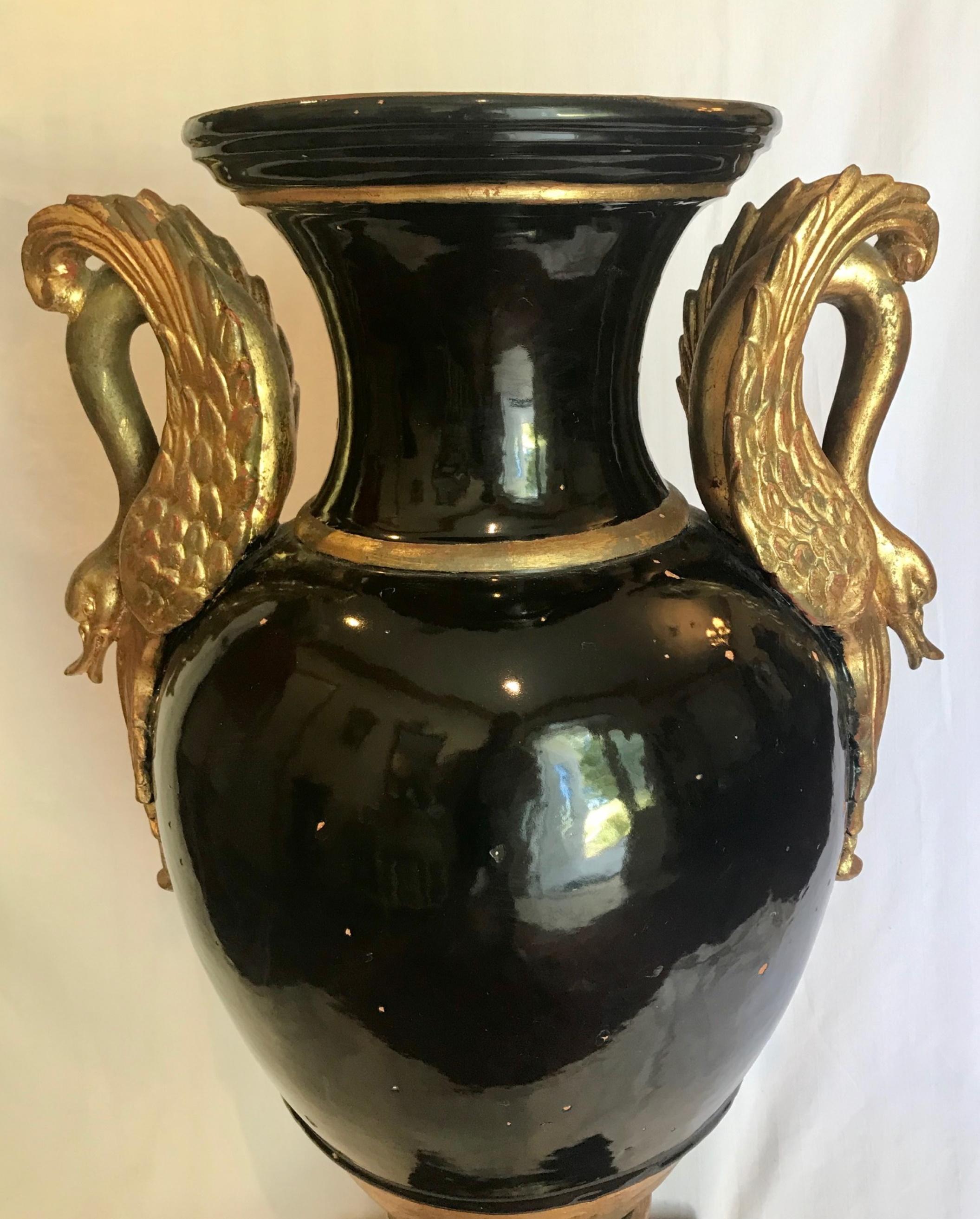 Französische monumentale kobaltblaue glasierte Terrakotta-Vase-Urne aus dem 19. Jahrhundert (Glasiert) im Angebot