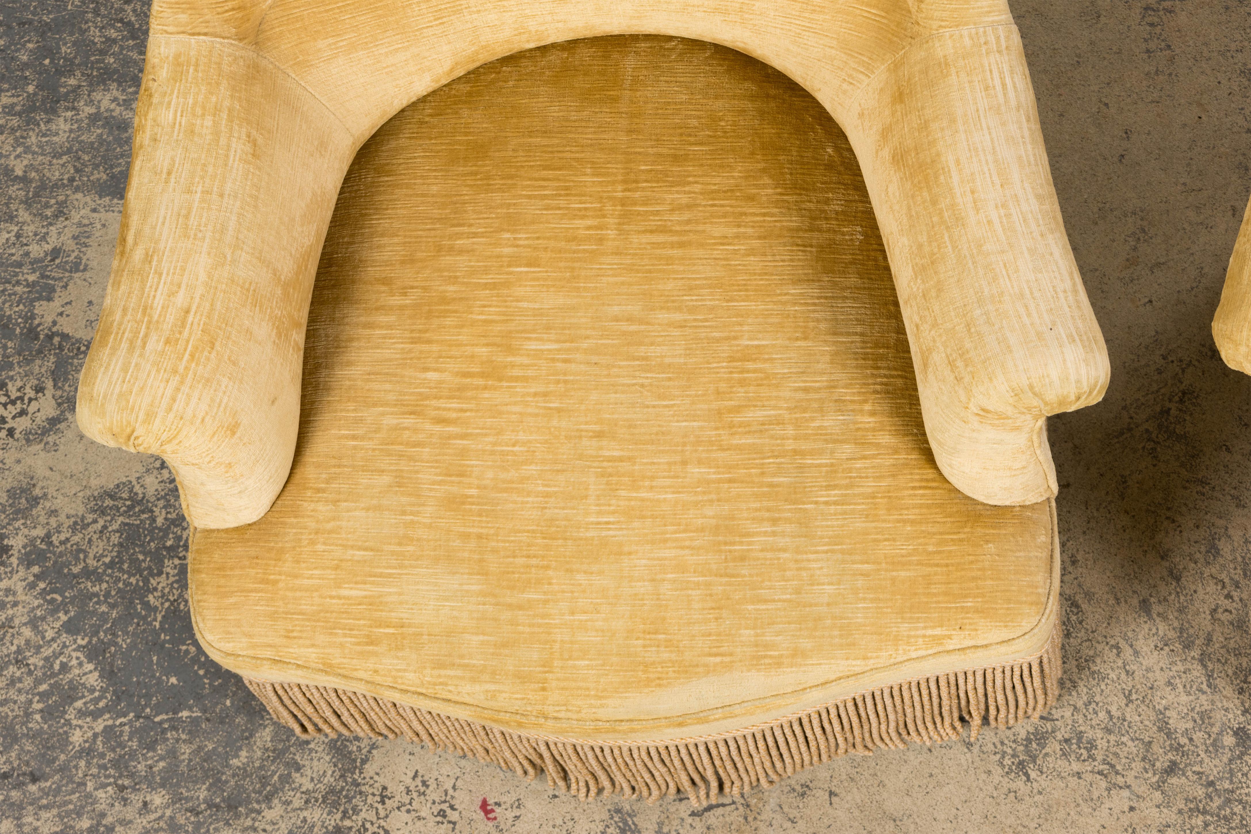 Velours Fauteuils Napoléon III français du XIXe siècle avec velours ocre crème - une paire en vente