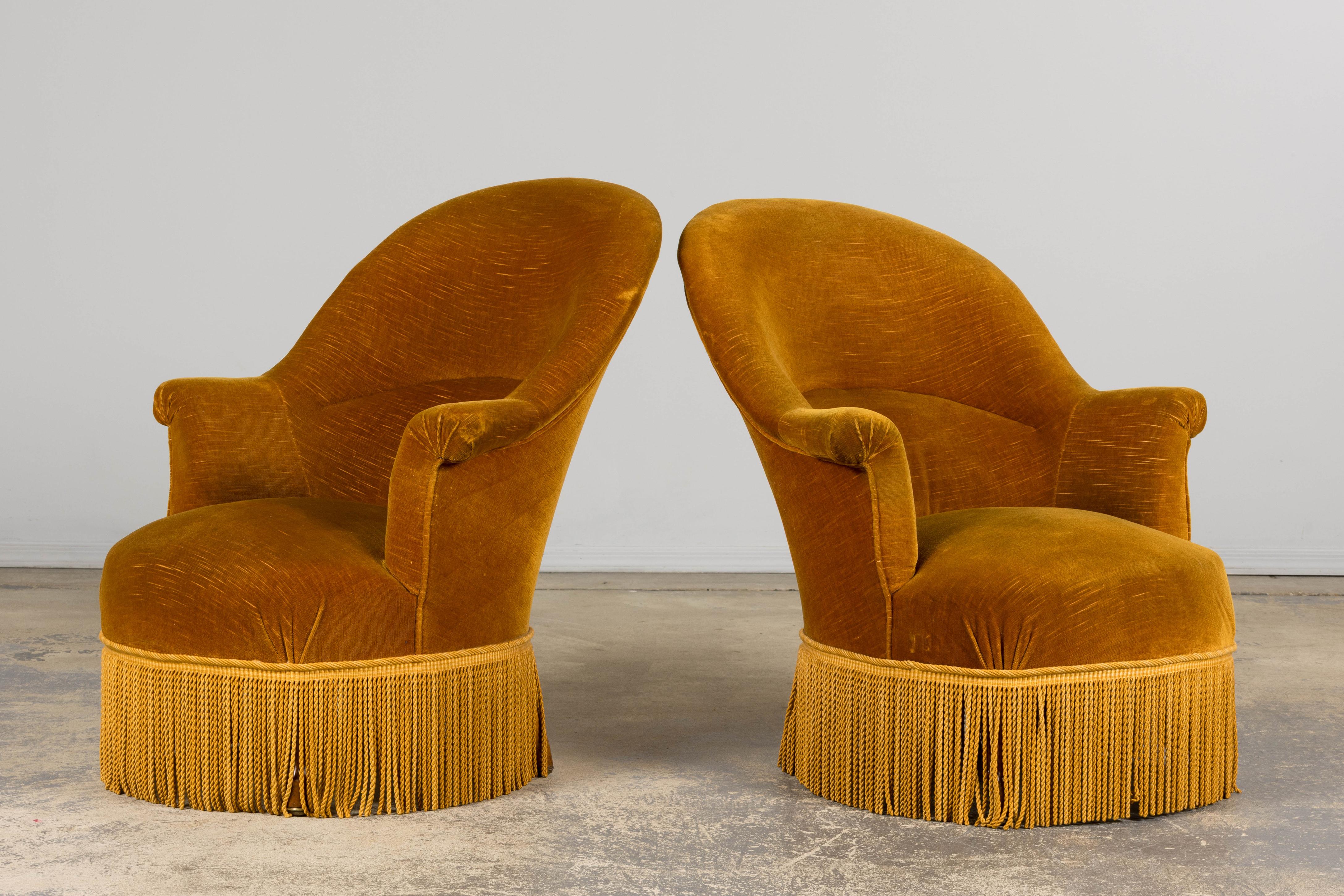 Fauteuils Napoléon III français du XIXe siècle avec velours jaune doré - une paire en vente 4