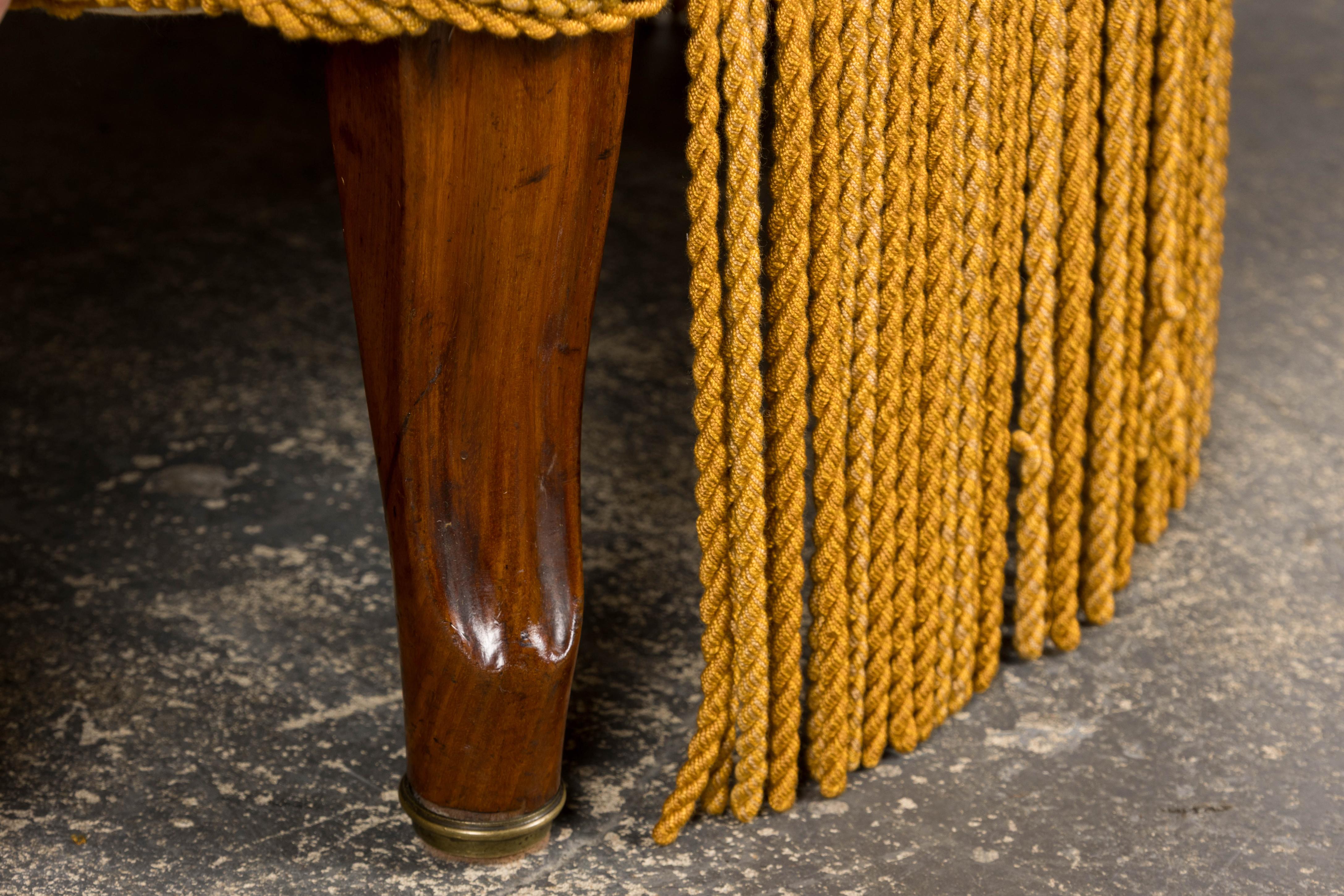 Fauteuils Napoléon III français du XIXe siècle avec velours jaune doré - une paire en vente 7