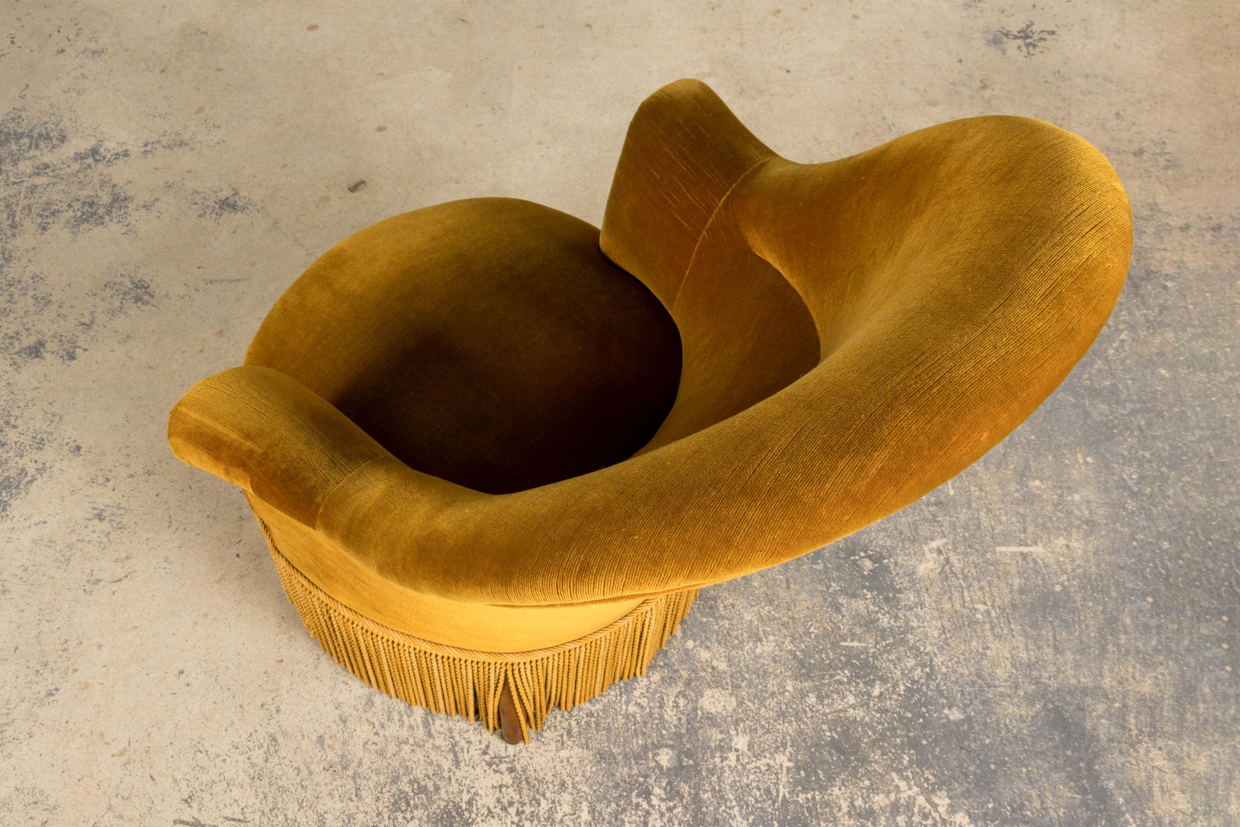 Fauteuils Napoléon III français du XIXe siècle avec velours jaune doré - une paire en vente 10