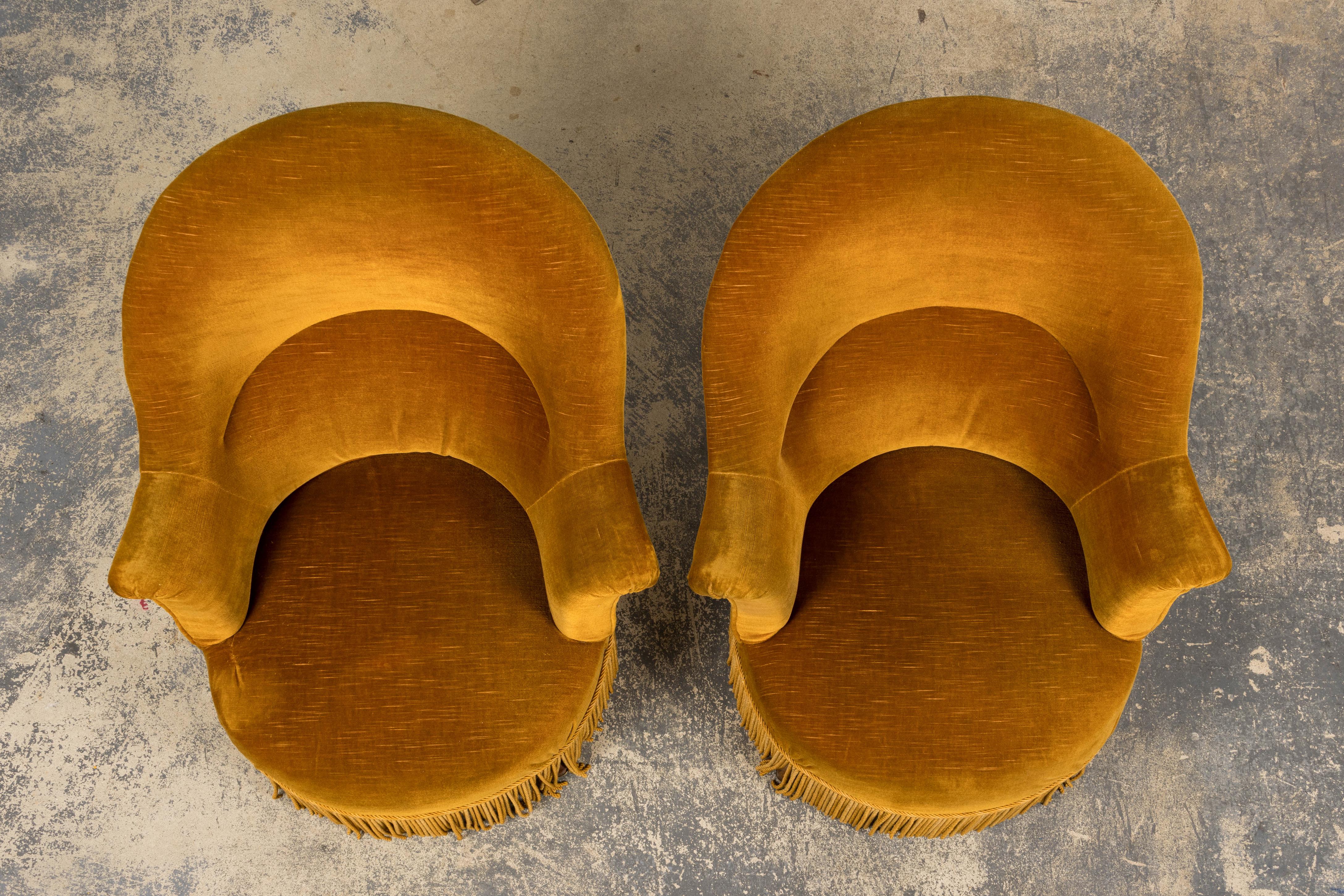 Sculpté à la main Fauteuils Napoléon III français du XIXe siècle avec velours jaune doré - une paire en vente