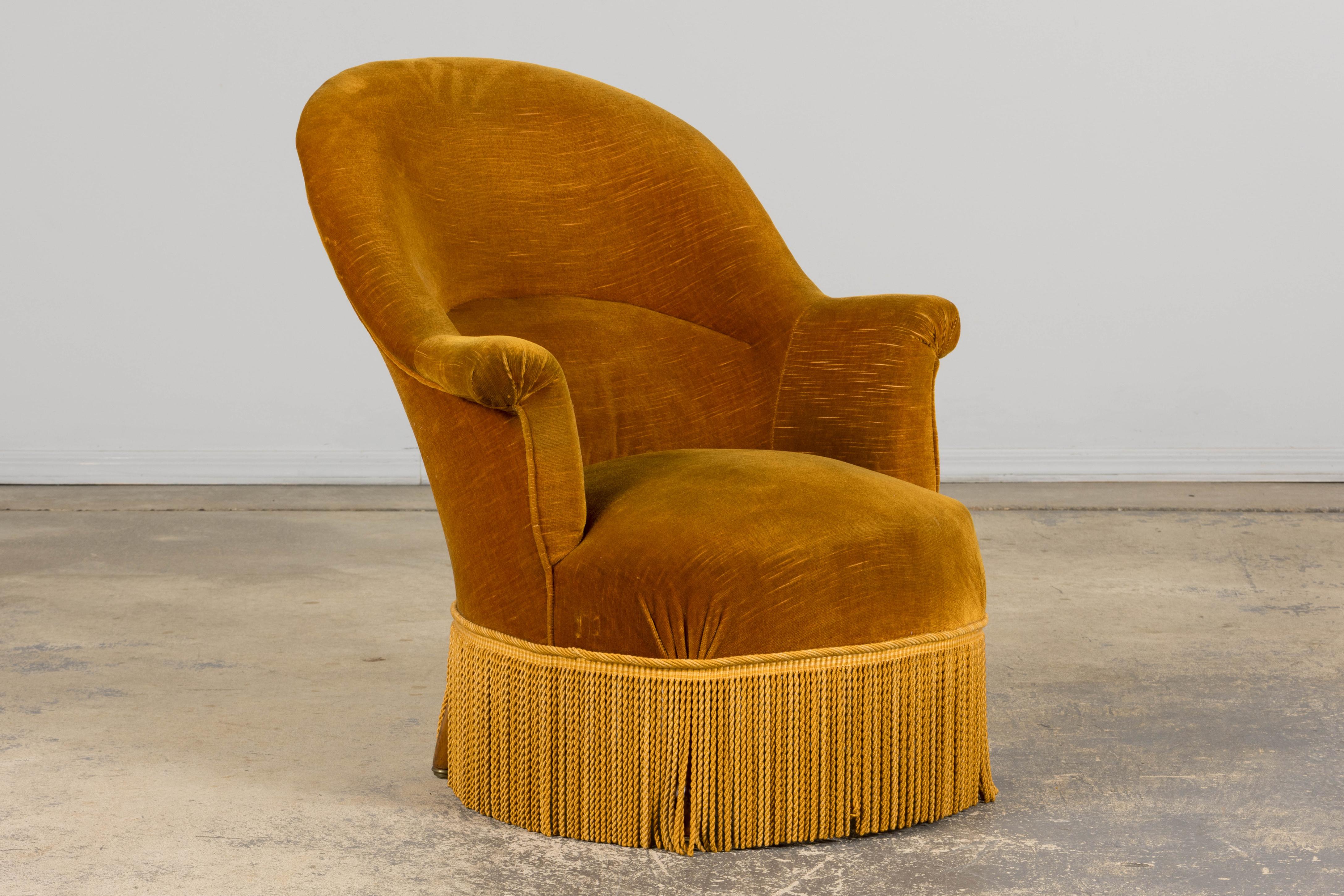 Velours Fauteuils Napoléon III français du XIXe siècle avec velours jaune doré - une paire en vente