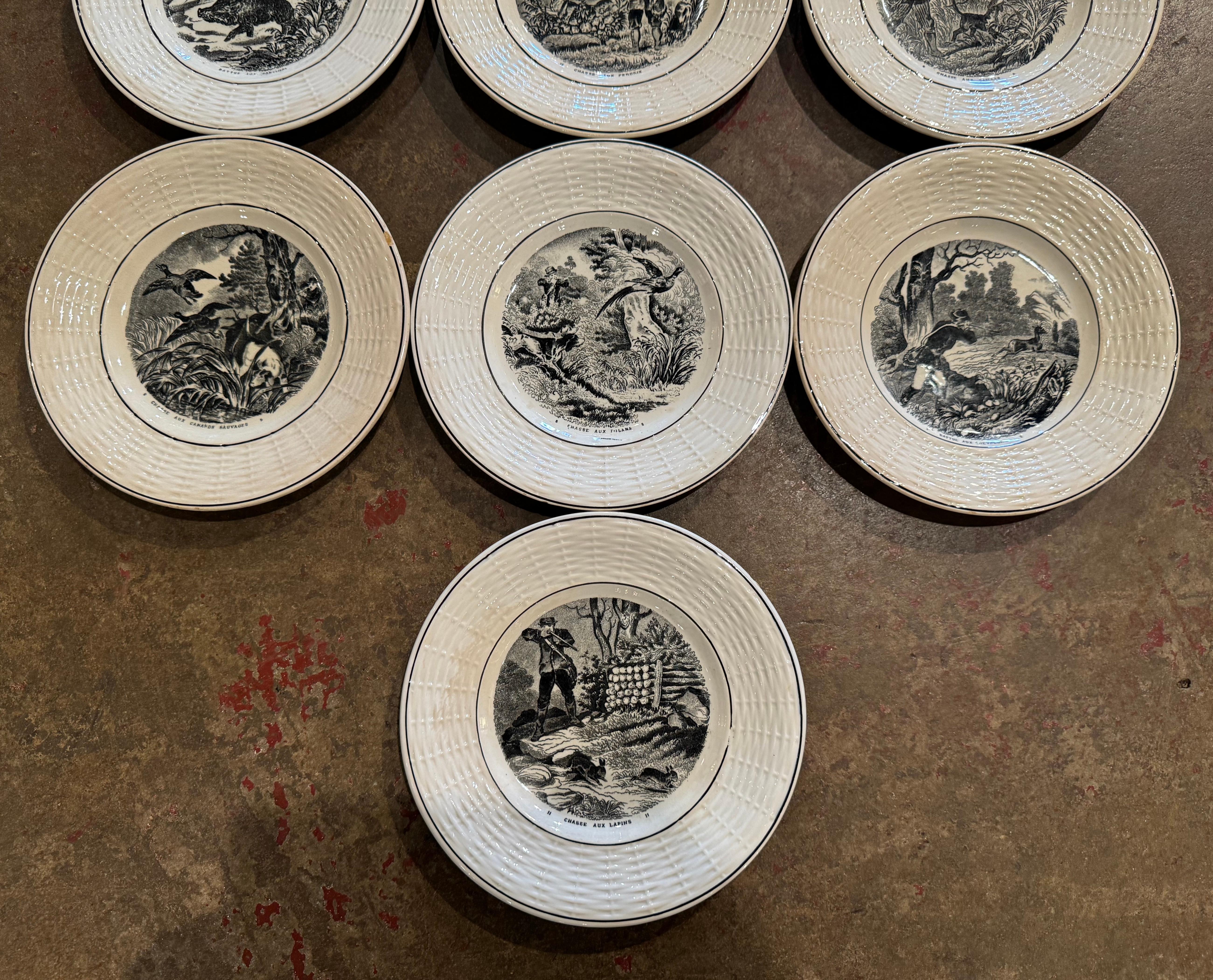 19th Century French Napoleon III Black and White Hunt Scenes Plates, Set of 10 In Excellent Condition For Sale In Dallas, TX