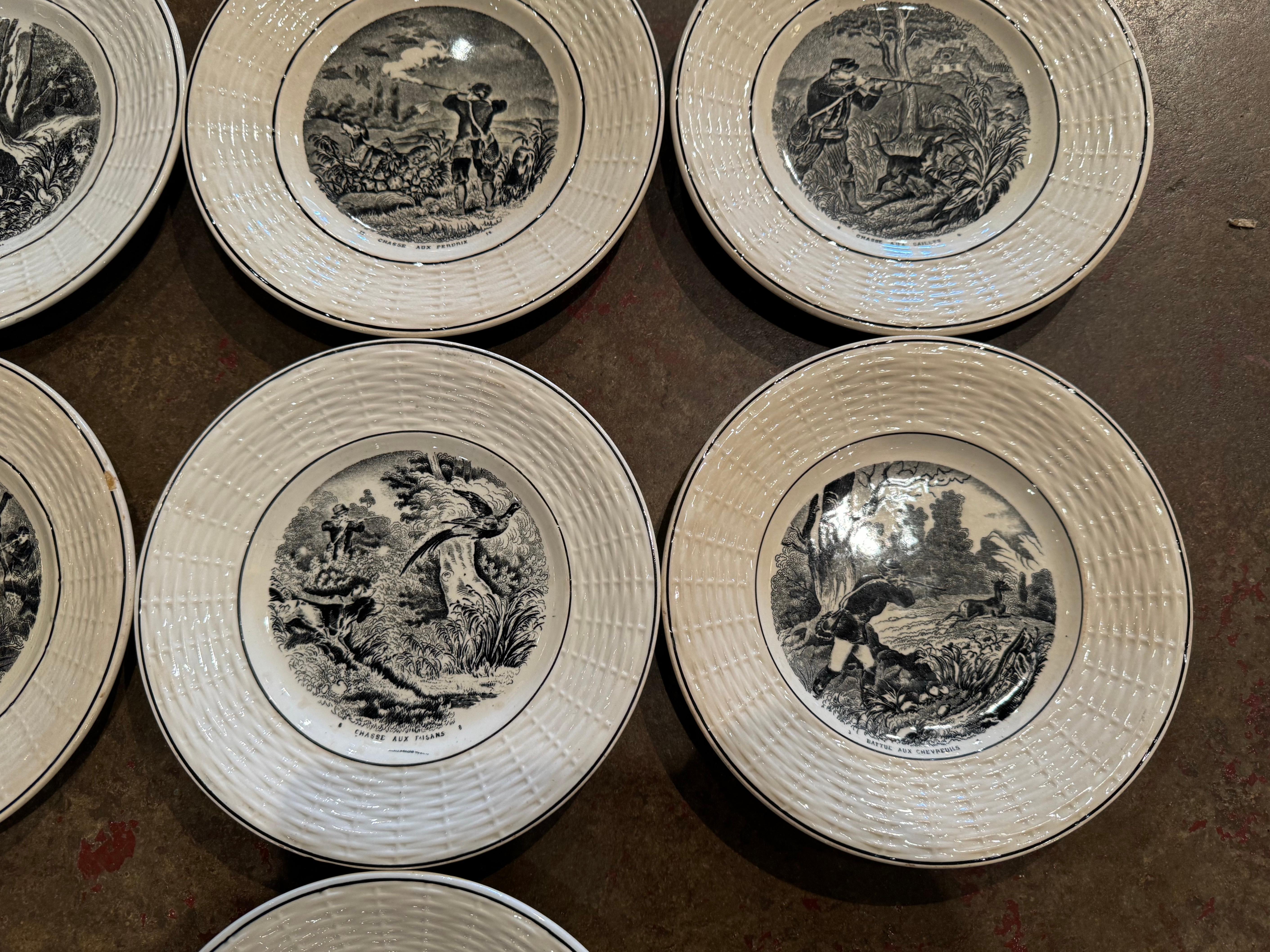 19th Century French Napoleon III Black and White Hunt Scenes Plates, Set of 10 For Sale 2