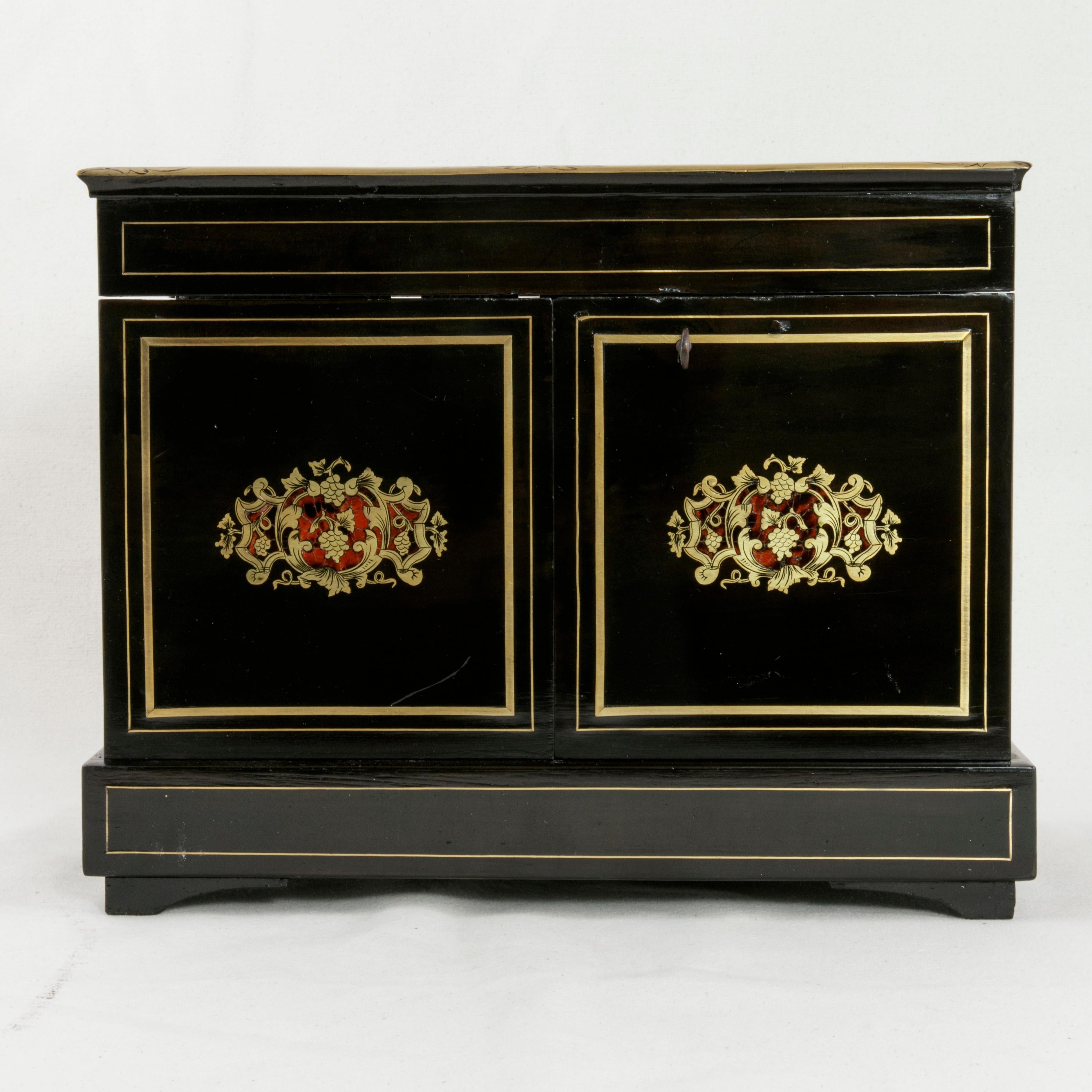 Mid-19th Century 19th Century French Napoleon III Black Lacquer Cave a Liqueur or  Tantalus For Sale