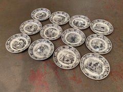 assiettes en céramique noire et blanche Napoléon III du XIXe siècle:: lot de 12
