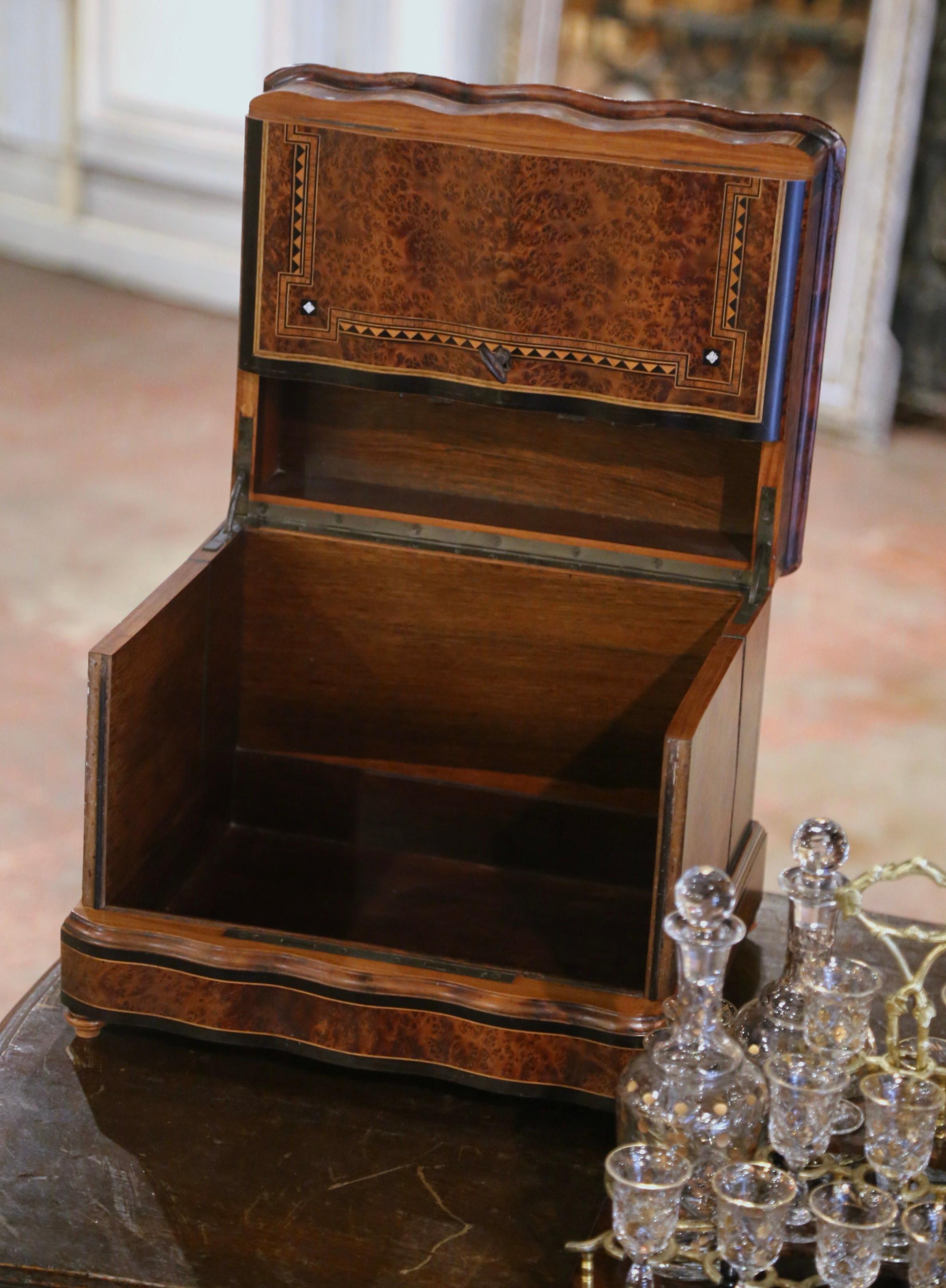 Cave à Liqueur complète en ronce de noyer incrustée Napoléon III du 19ème siècle en vente 3