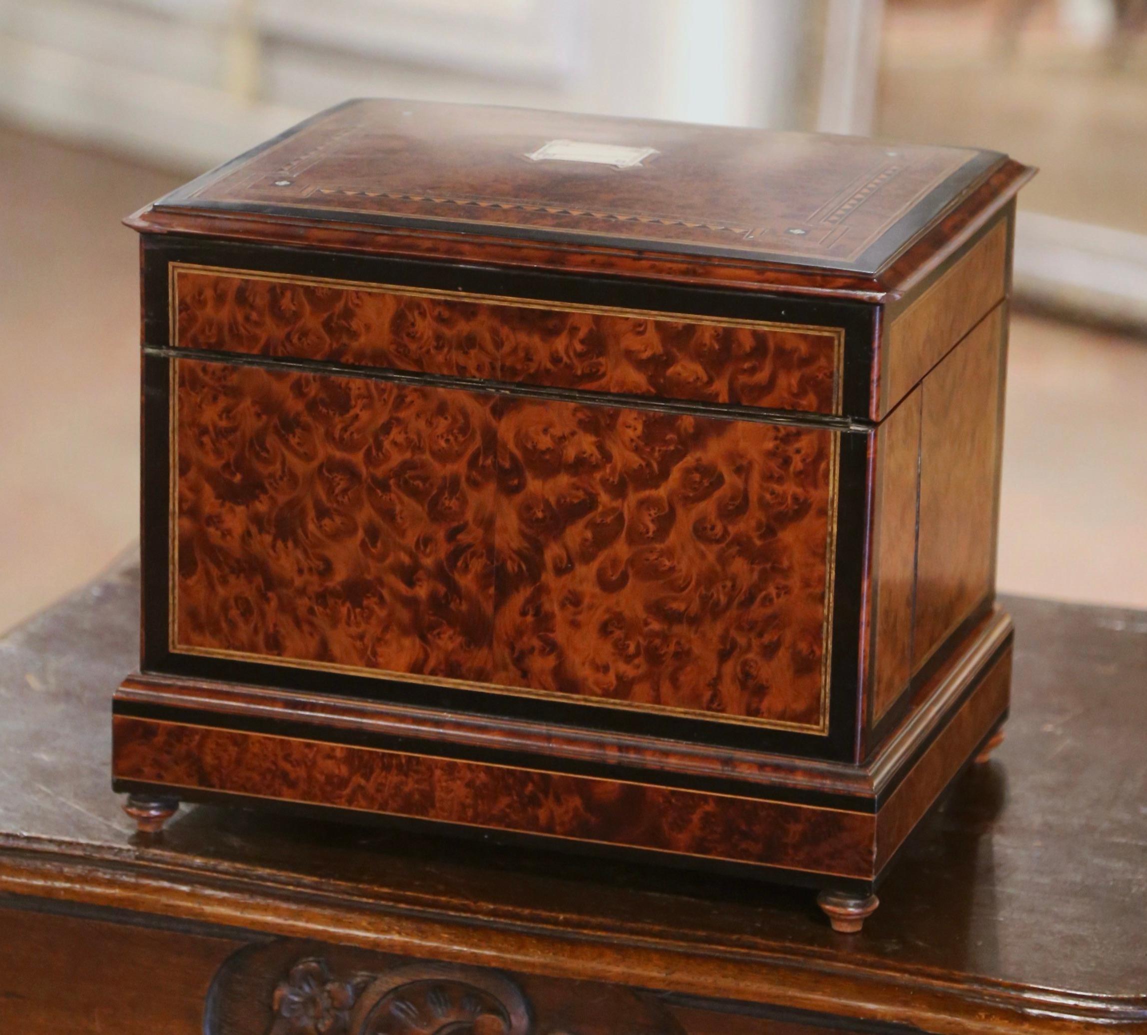 Cave à Liqueur complète en ronce de noyer incrustée Napoléon III du 19ème siècle en vente 4