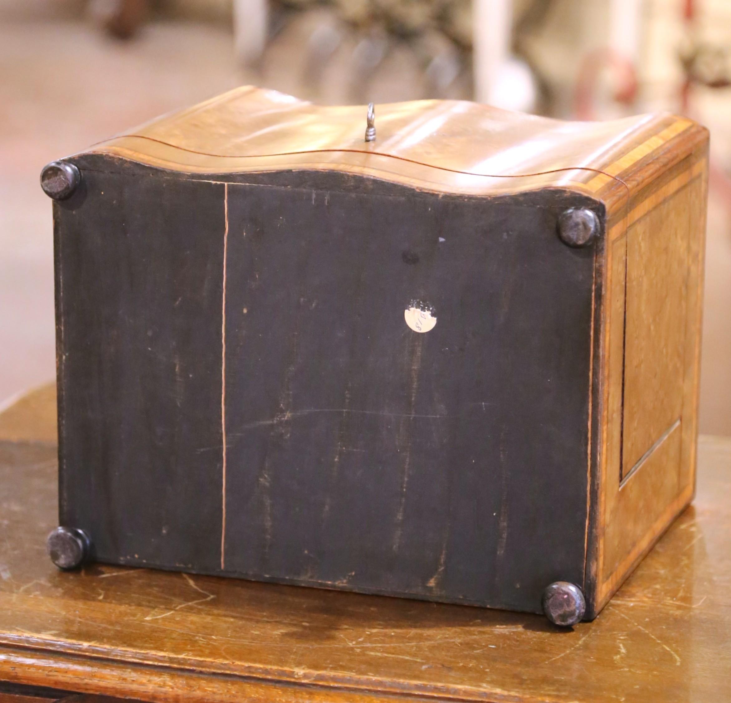 Cave à Liqueur complète en ronce de noyer incrustée Napoléon III du 19ème siècle en vente 4