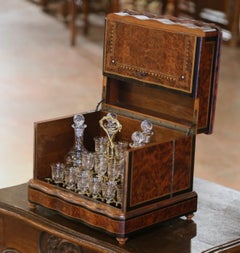 Siglo XIX Francés Napoleón III Madera de nogal con incrustaciones Completa "Cave a Liqueur"