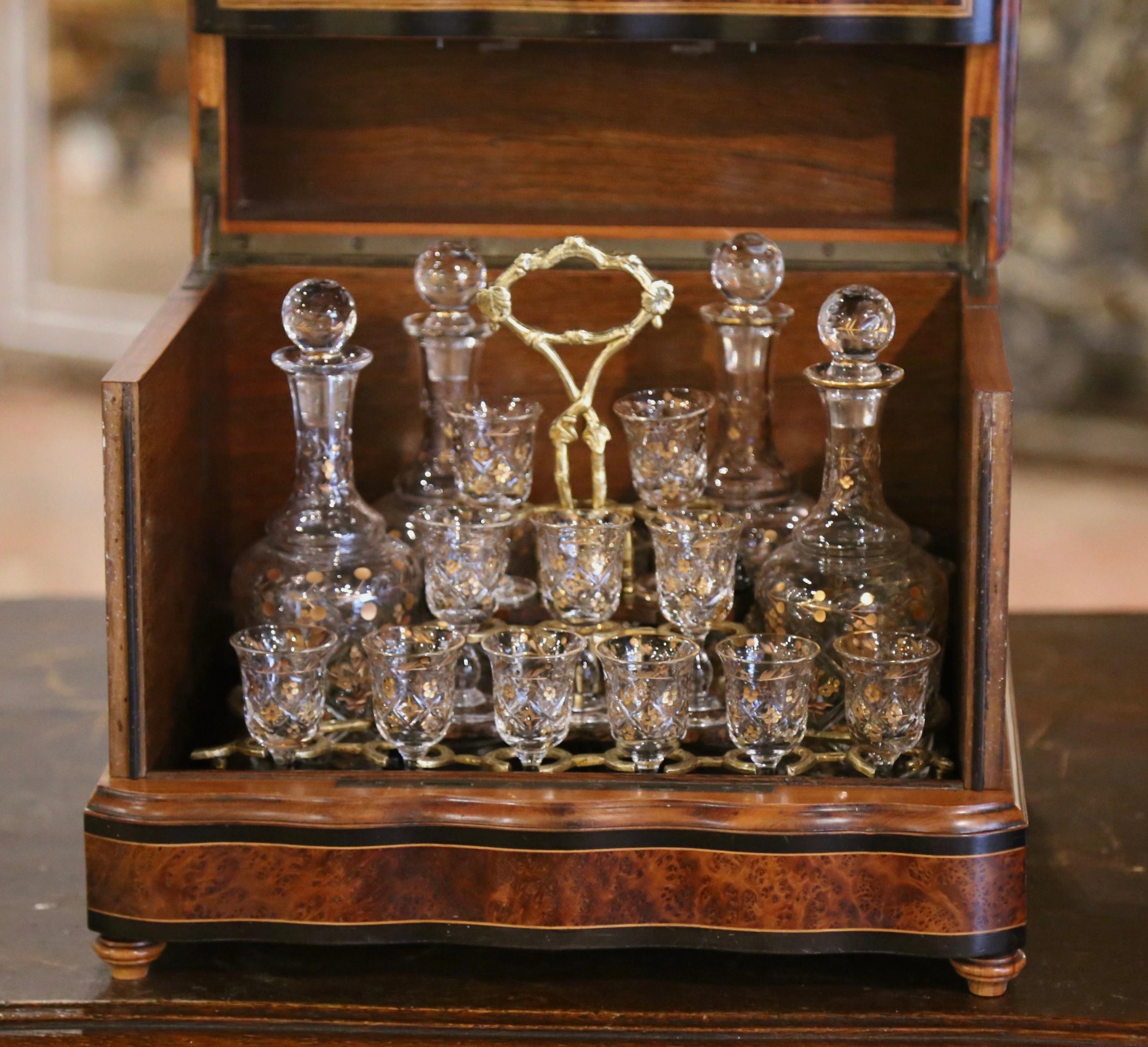 Bronze Cave à Liqueur complète en ronce de noyer incrustée Napoléon III du 19ème siècle en vente