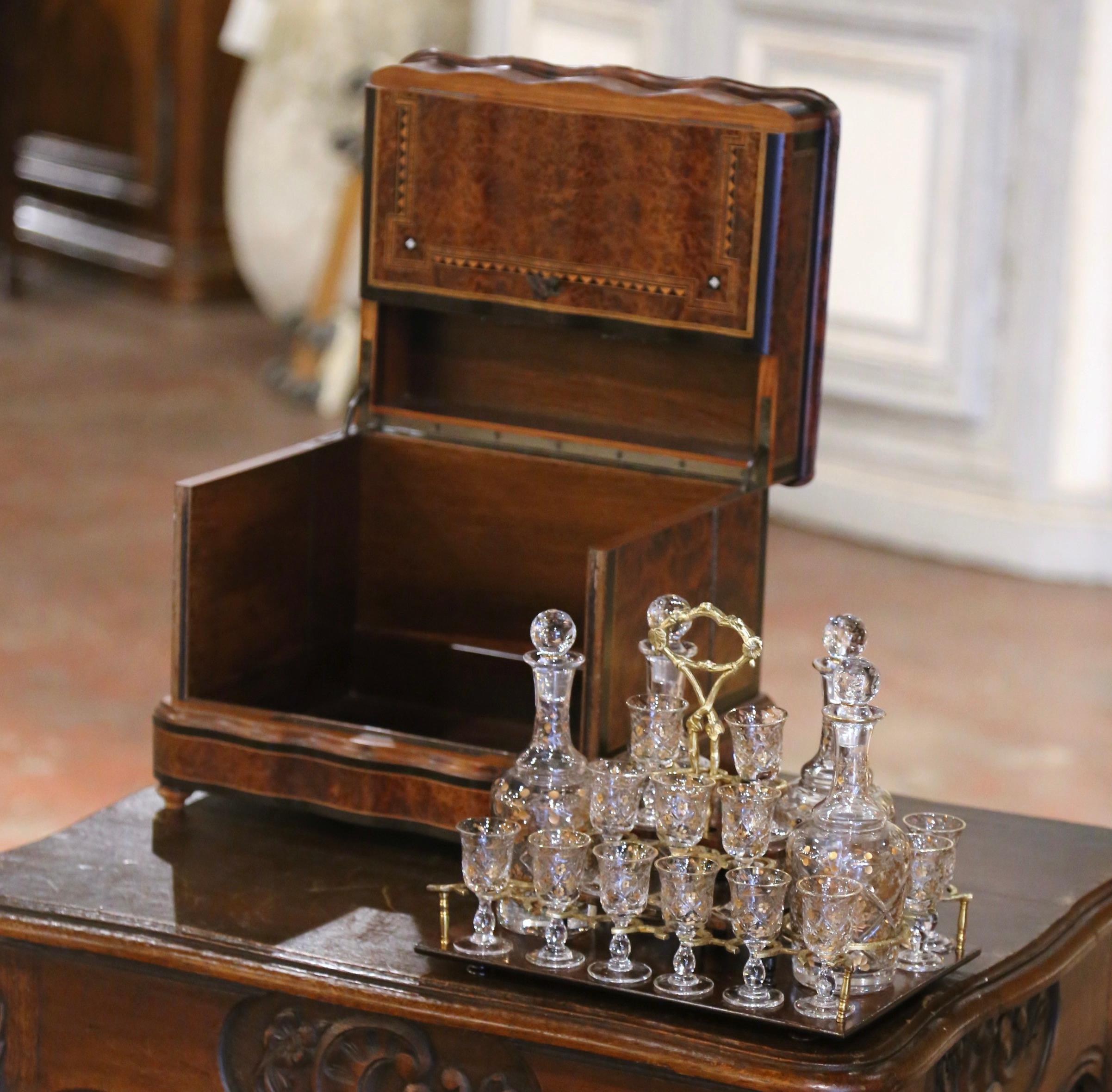 Cave à Liqueur complète en ronce de noyer incrustée Napoléon III du 19ème siècle en vente 1