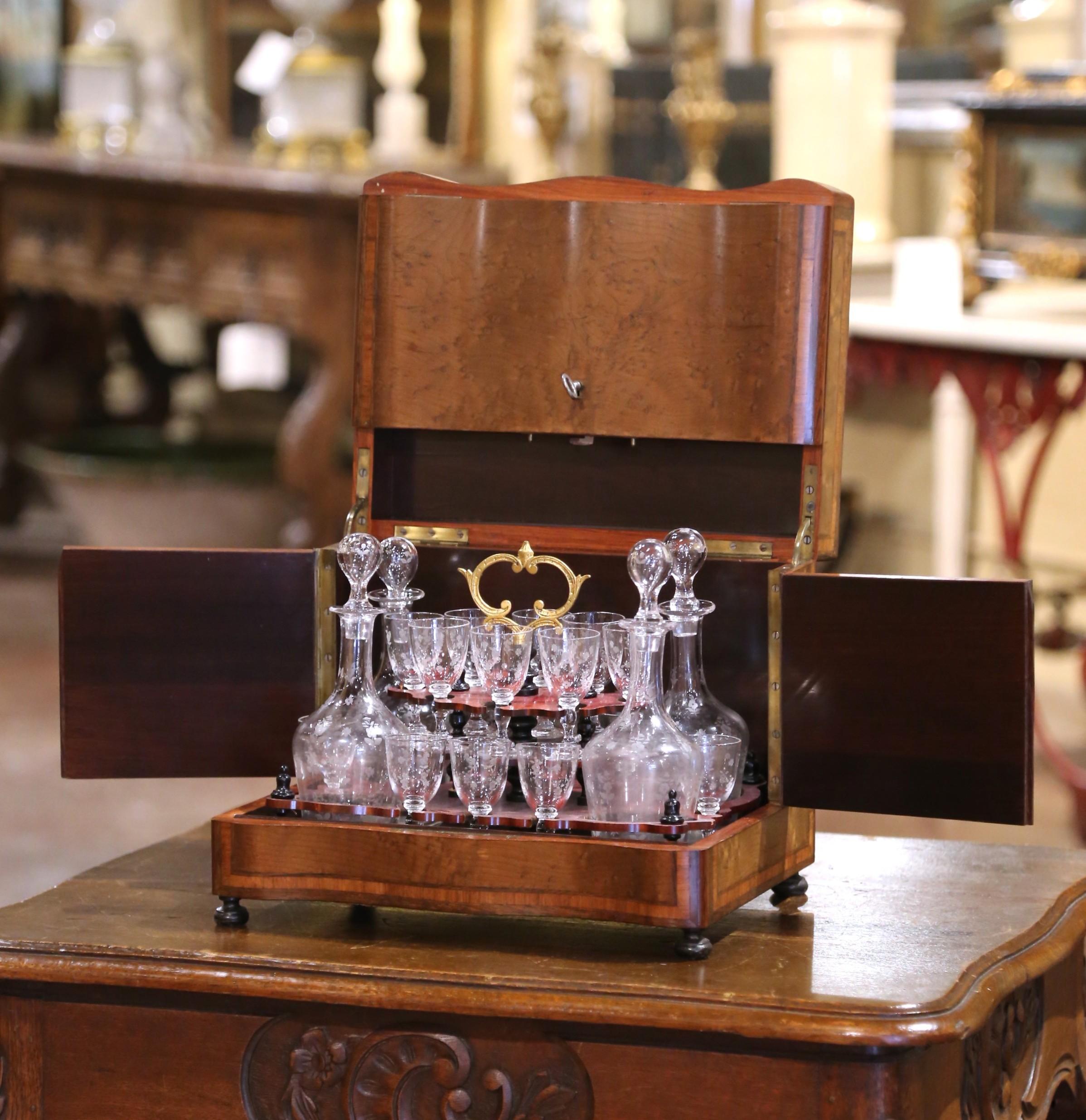 Cave à Liqueur complète en ronce de noyer incrustée Napoléon III du 19ème siècle en vente 1
