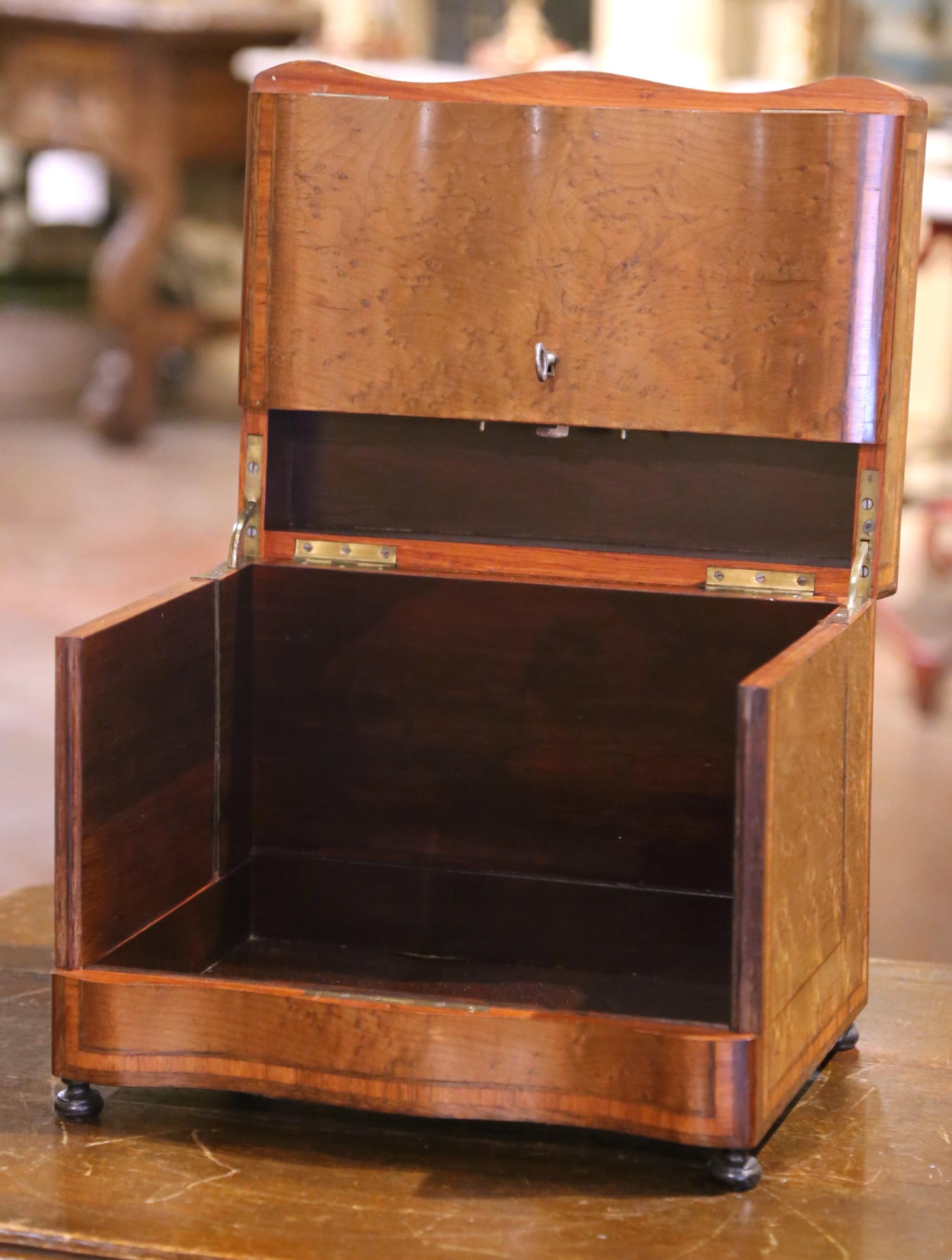 Cave à Liqueur complète en ronce de noyer incrustée Napoléon III du 19ème siècle en vente 2