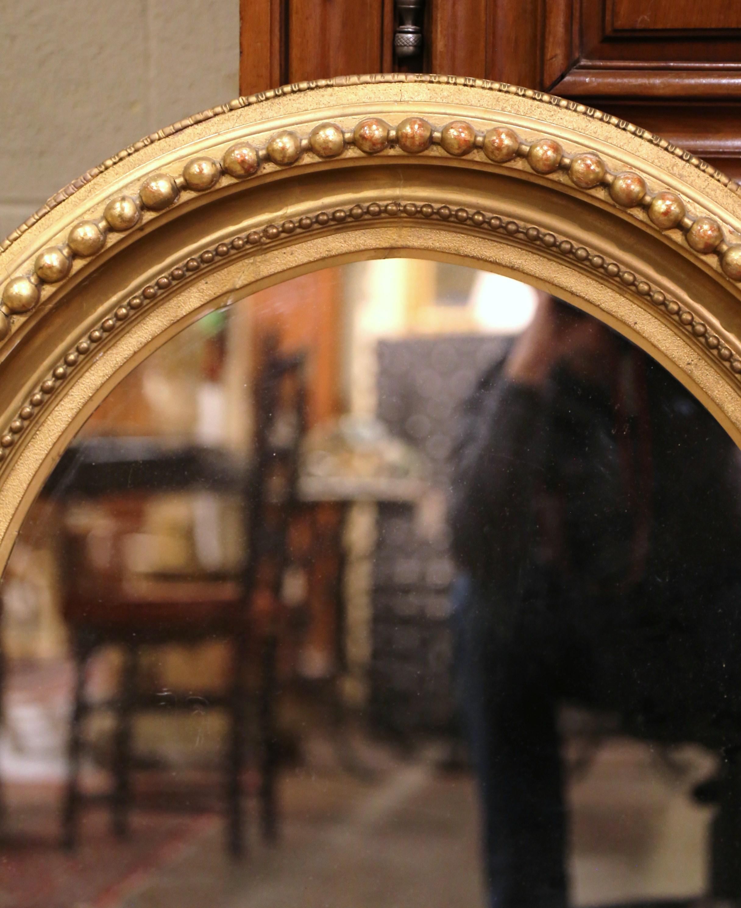 Miroir mural ovale en bois doré sculpté Napoléon III, France, 19e siècle  Excellent état - En vente à Dallas, TX