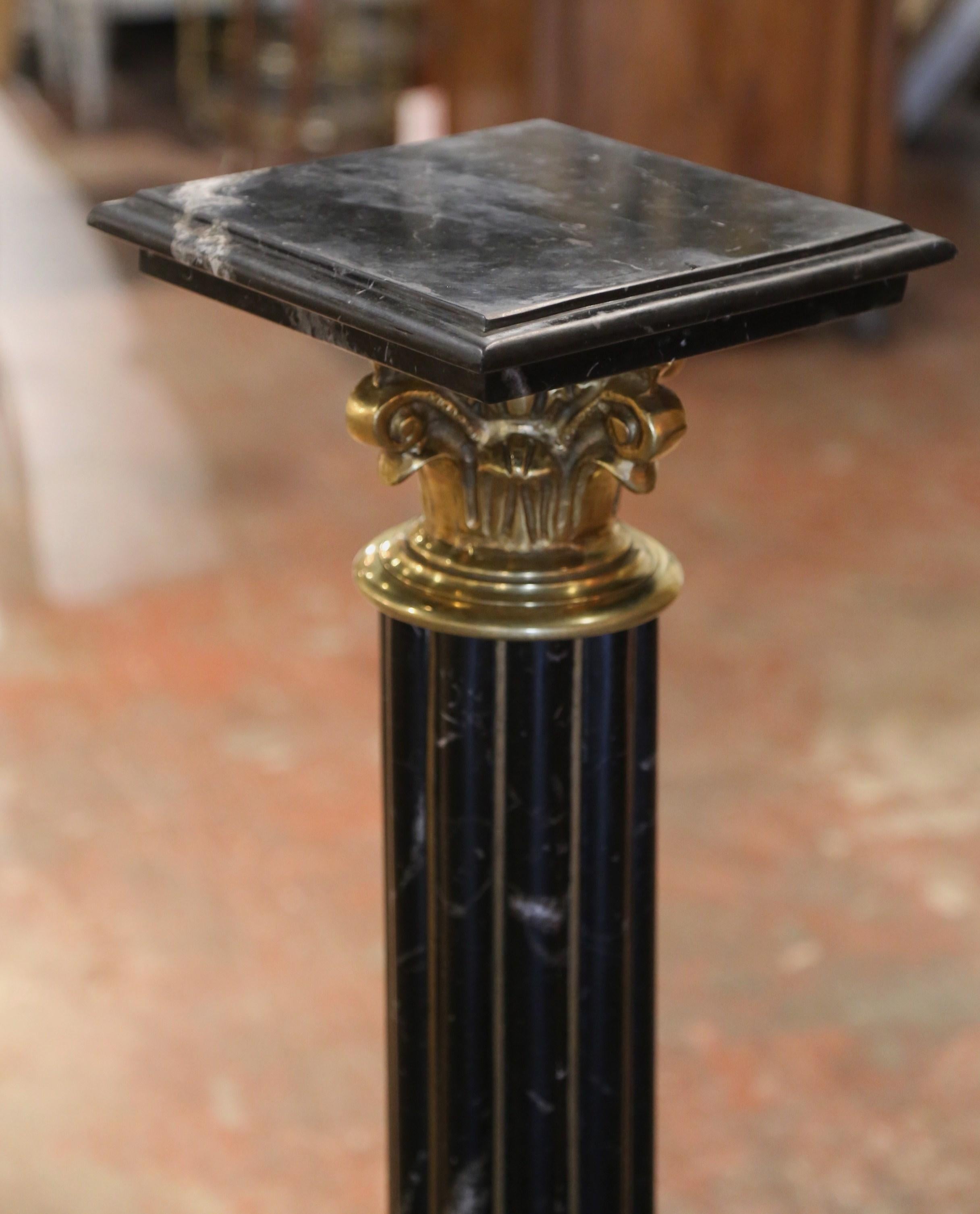 Francese Tavolo con piedistallo Selette in marmo e bronzo intagliato Napoleone III del XIX secolo in vendita