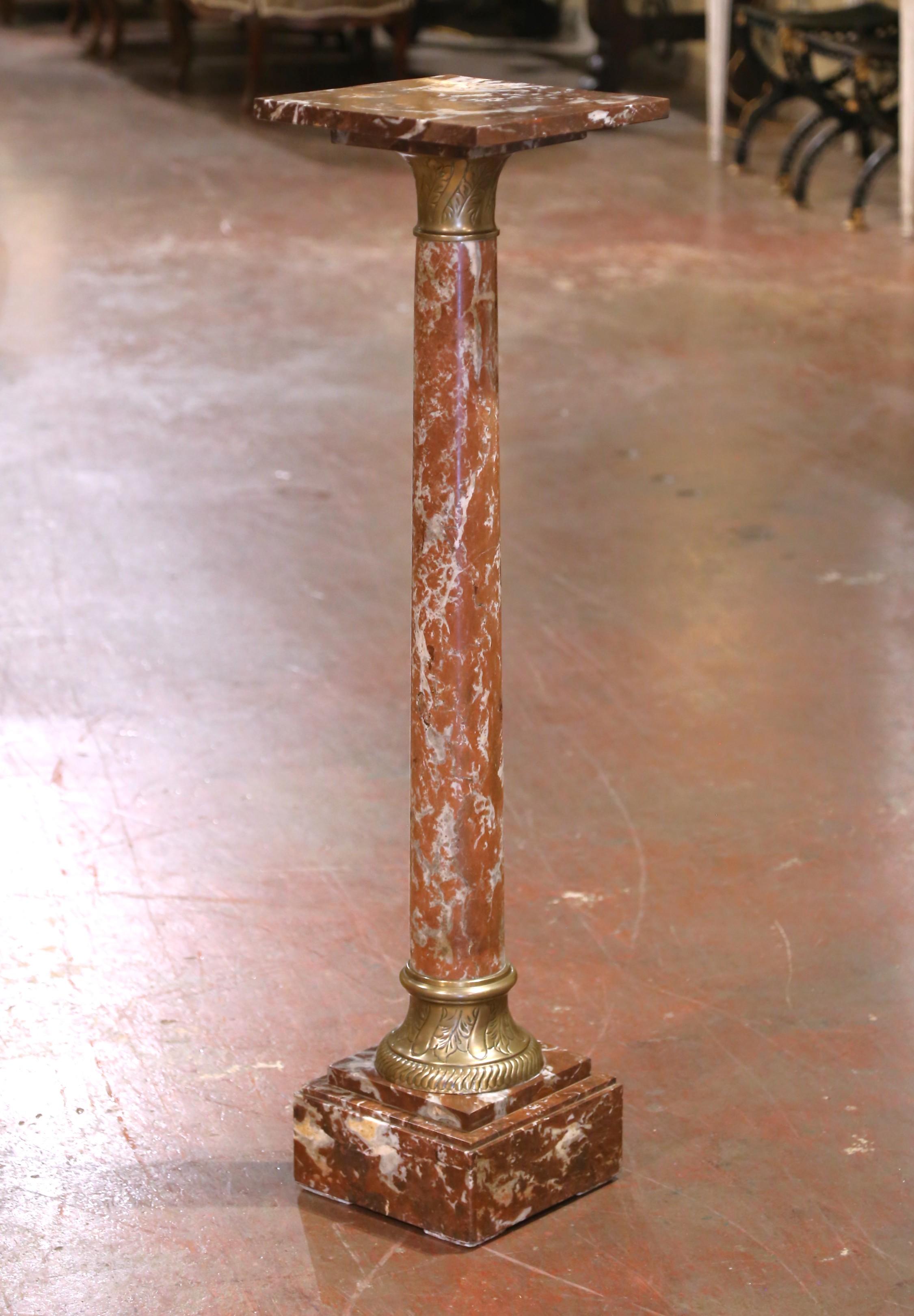 Intagliato a mano Tavolo con piedistallo Selette in marmo e bronzo intagliato Napoleone III del XIX secolo in vendita