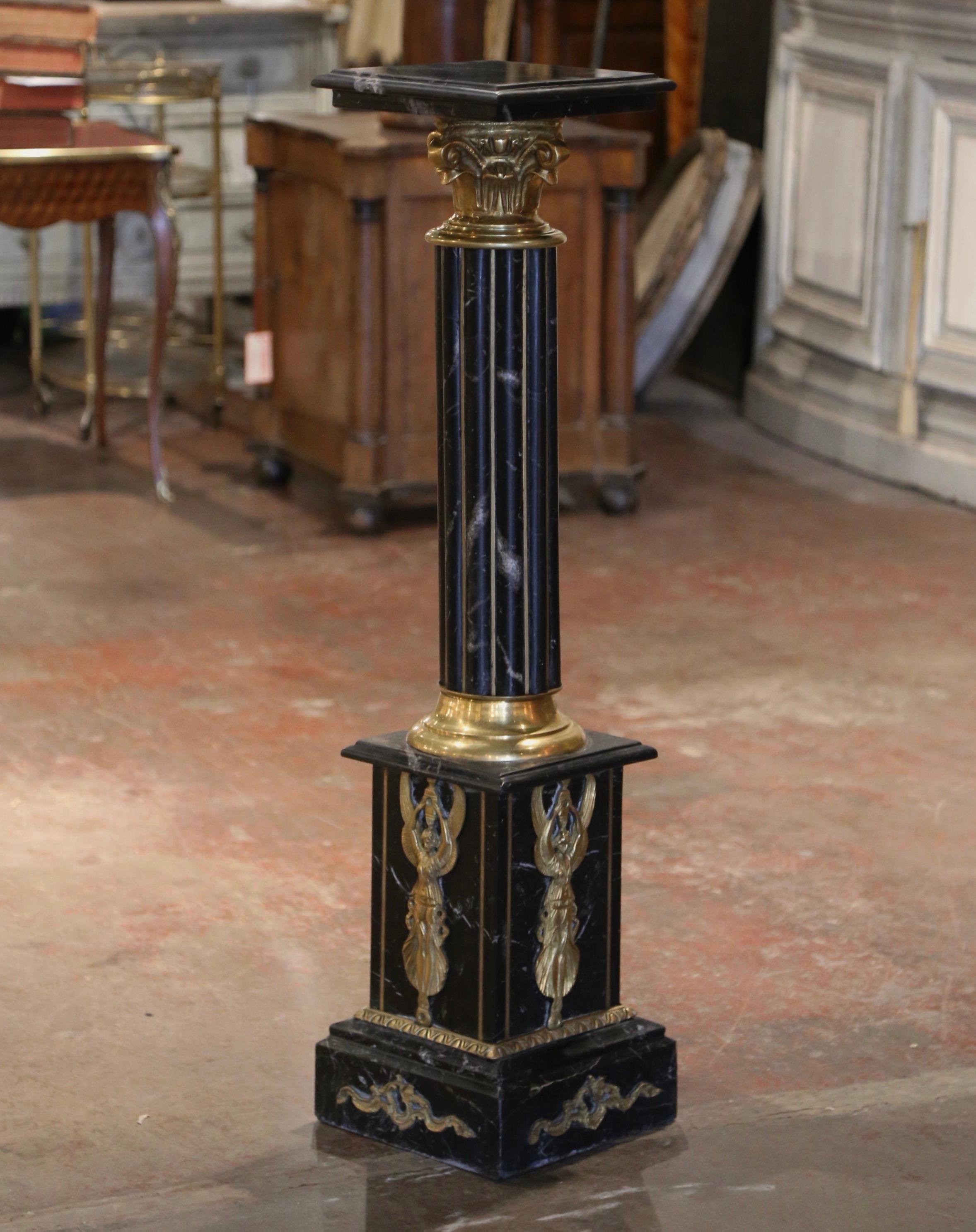 Tavolo con piedistallo Selette in marmo e bronzo intagliato Napoleone III del XIX secolo In condizioni ottime in vendita a Dallas, TX