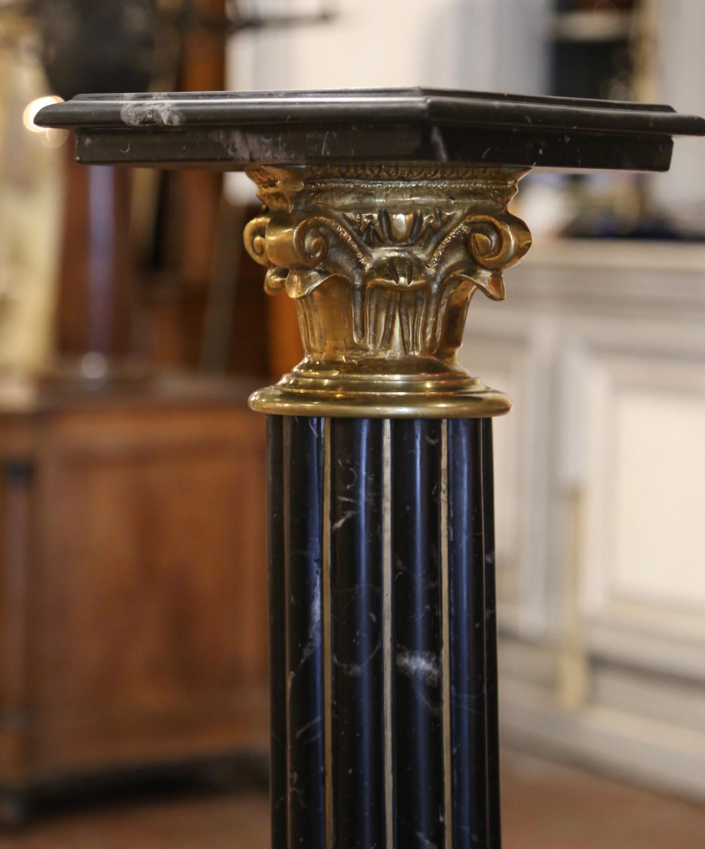 Bronzo Tavolo con piedistallo Selette in marmo e bronzo intagliato Napoleone III del XIX secolo in vendita