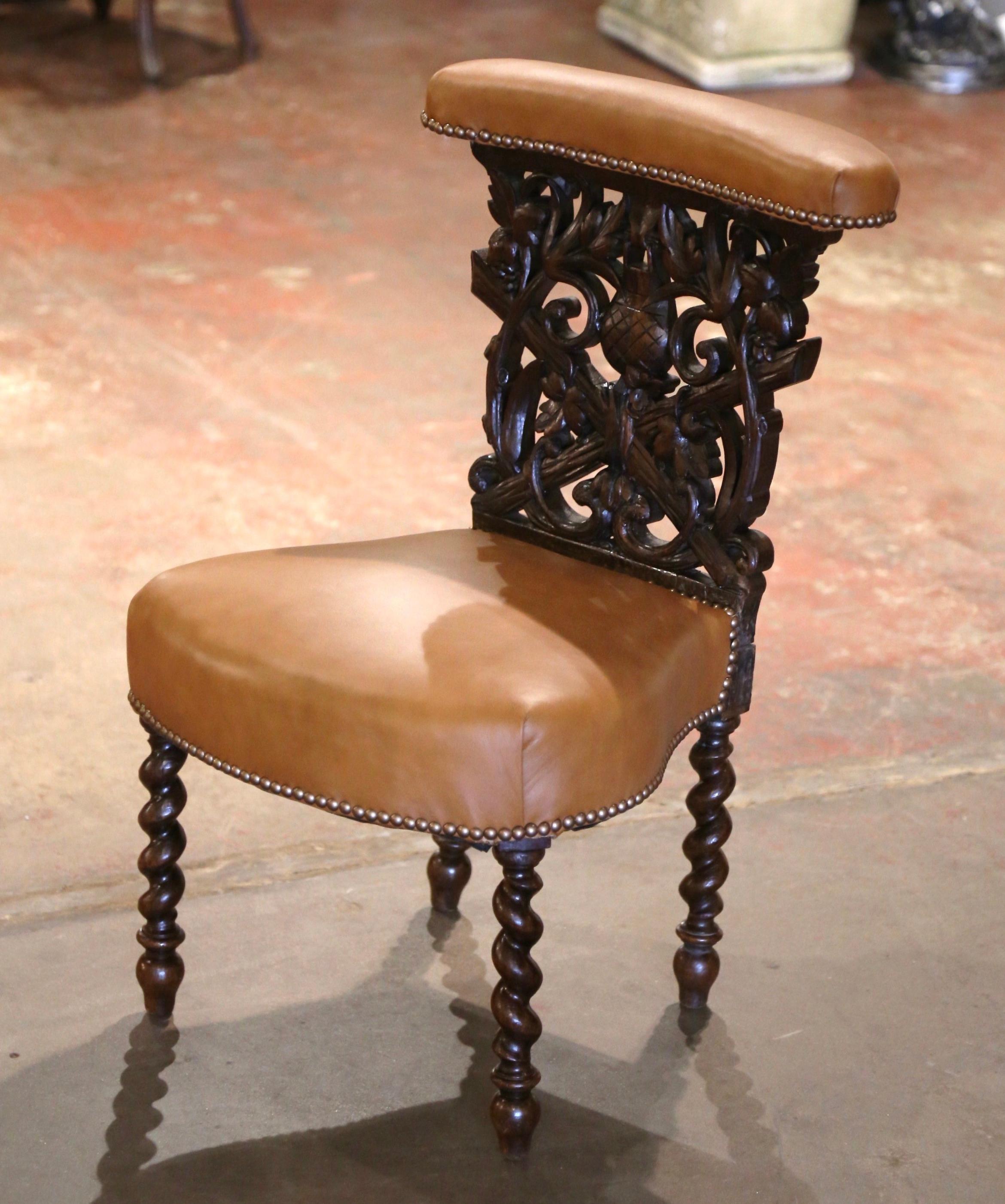 19th Century French Napoleon III Carved Oak and Leather Smoking Chair  In Excellent Condition For Sale In Dallas, TX