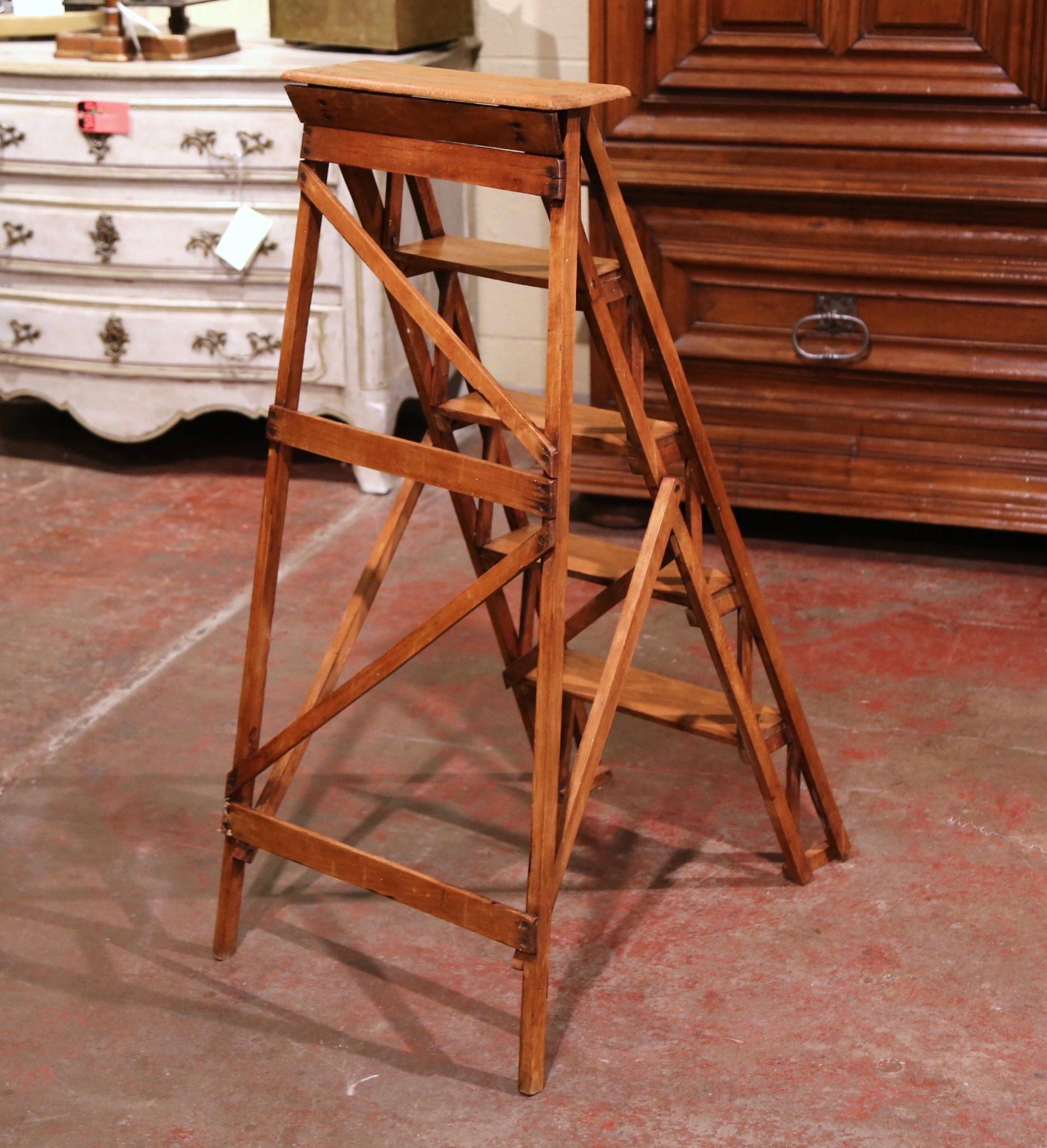 19th Century French Napoleon III Carved Walnut Folding Library Five-Step Ladder In Excellent Condition In Dallas, TX