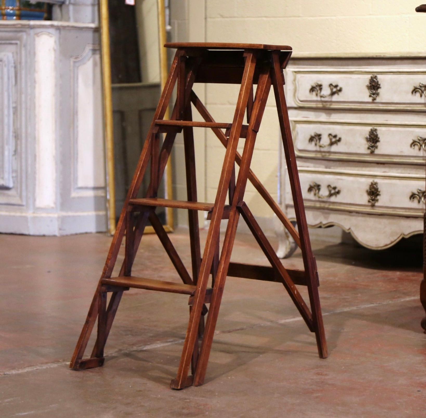 19th Century French Napoleon III Carved Walnut Folding Library Four-Step Ladder In Excellent Condition In Dallas, TX