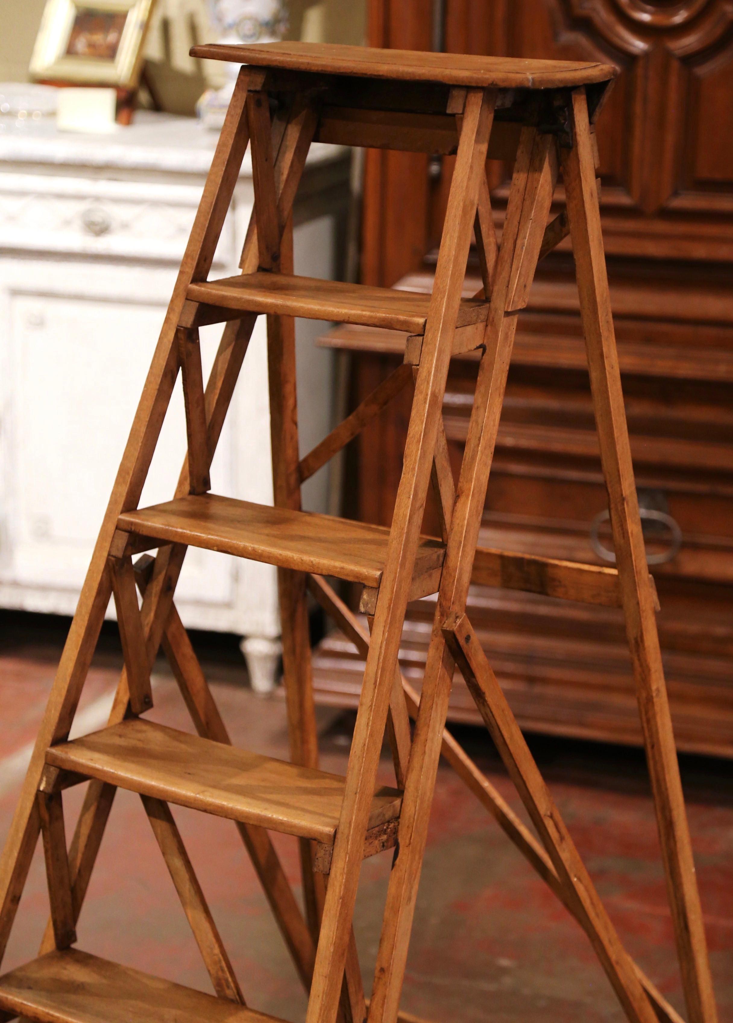 19th Century French Napoleon III Carved Walnut Folding Library Six-Step Ladder In Excellent Condition In Dallas, TX
