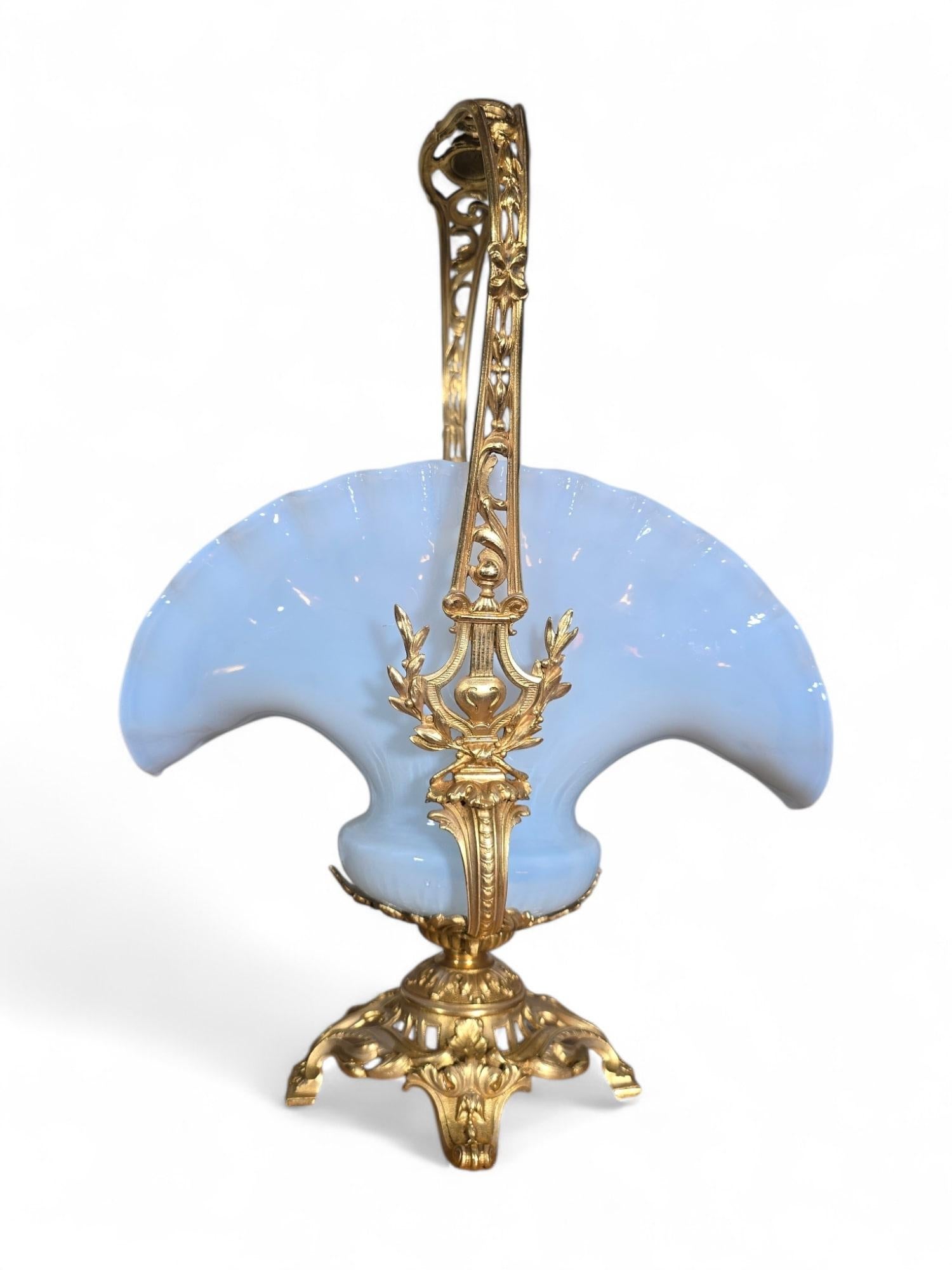19th Century French Napoleon III Centerpiece in Gilt Bronze and Opaline Glass For Sale 8