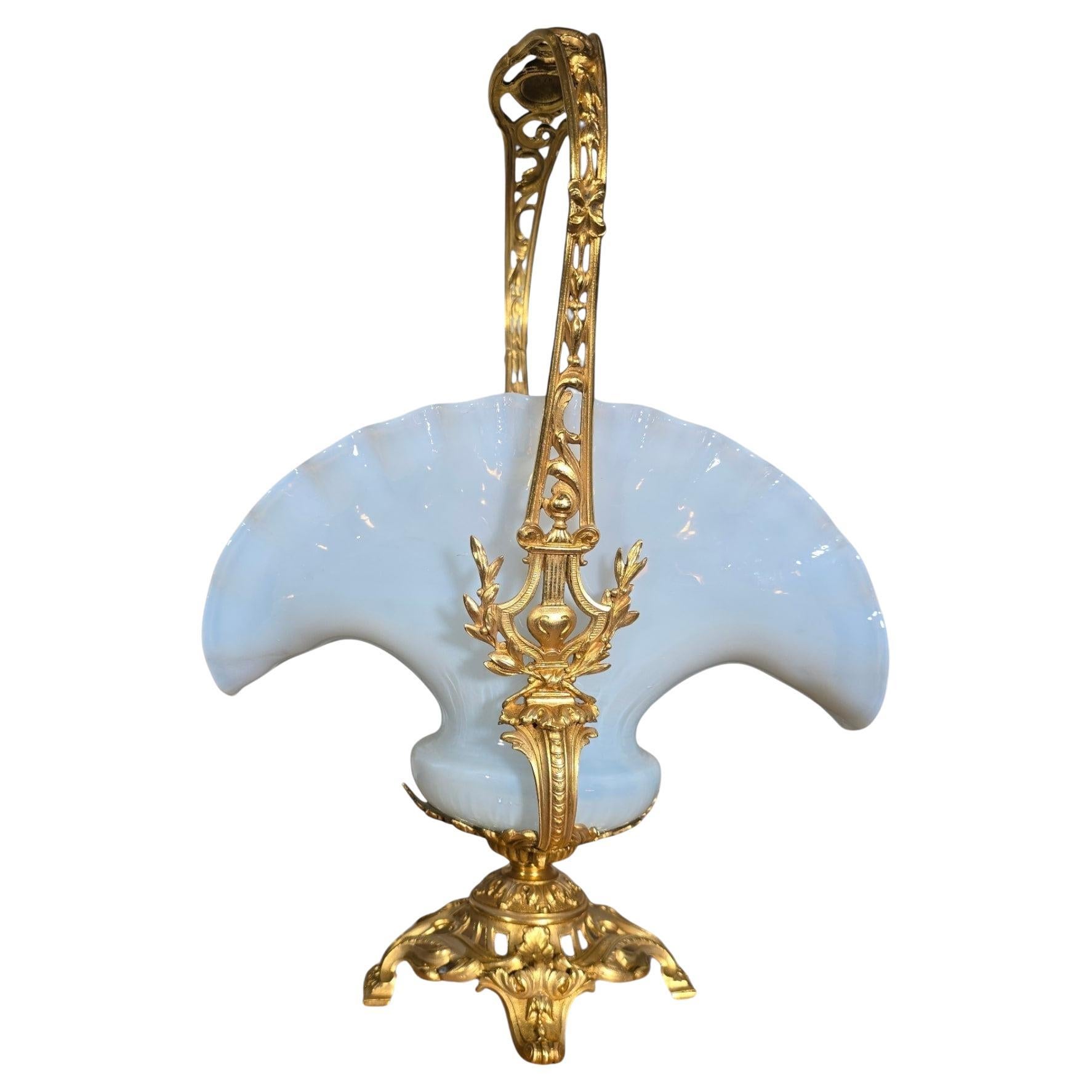 19th Century French Napoleon III Centerpiece in Gilt Bronze and Opaline Glass