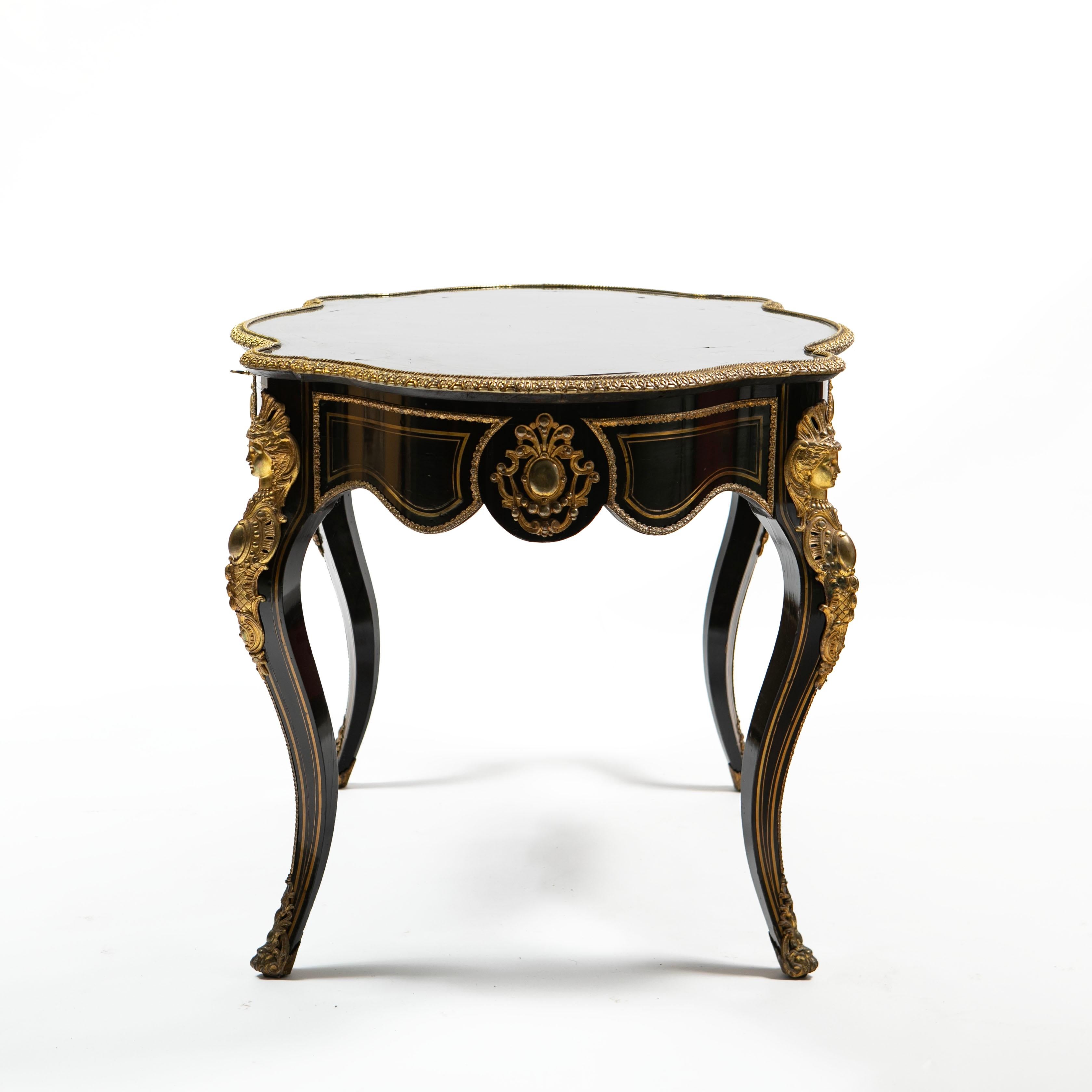 Ébénisé Français Napoléon III  Table centrale noire en vente
