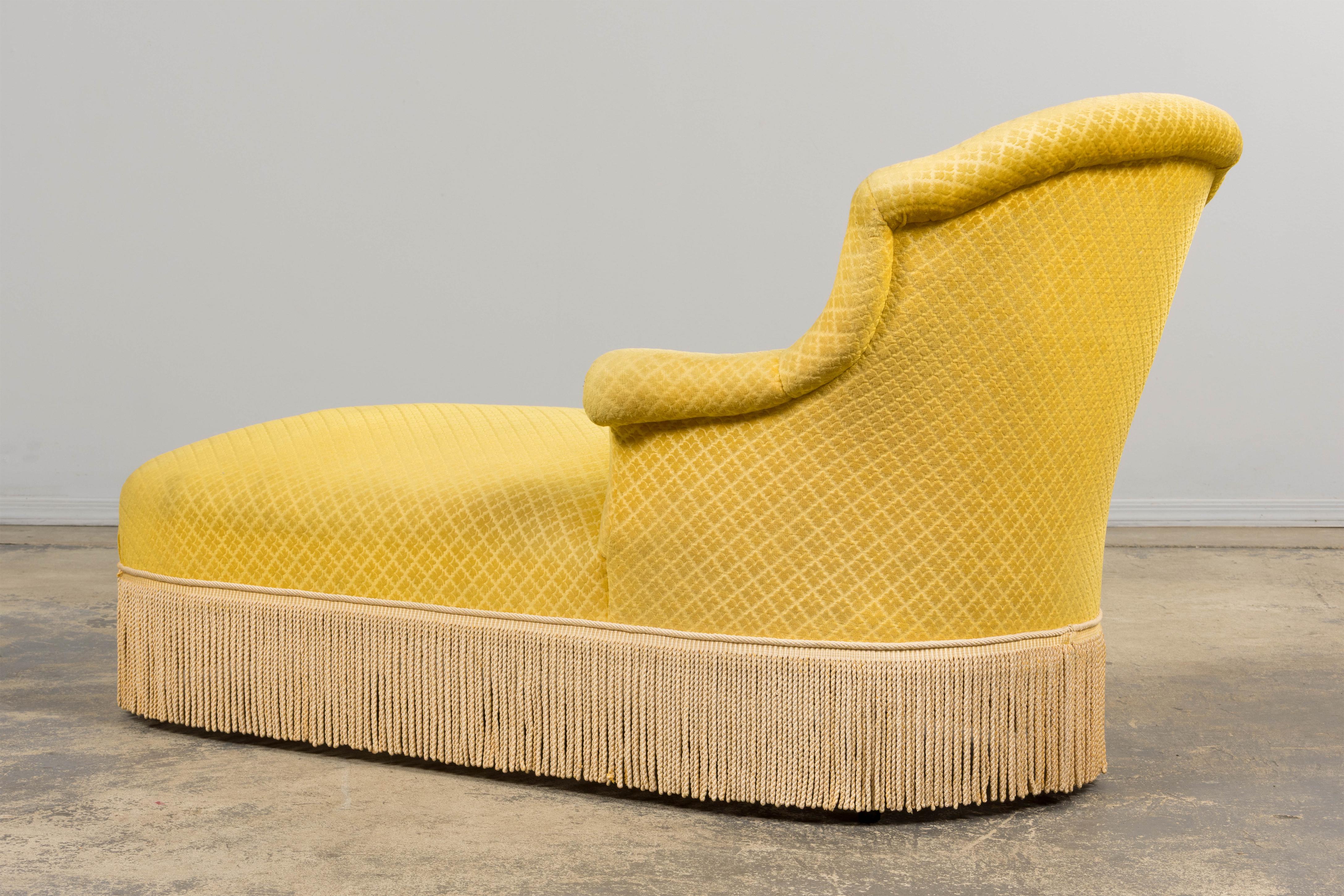 Chaise longue Napoléon III en velours jaune d'or du XIXe siècle en vente 6