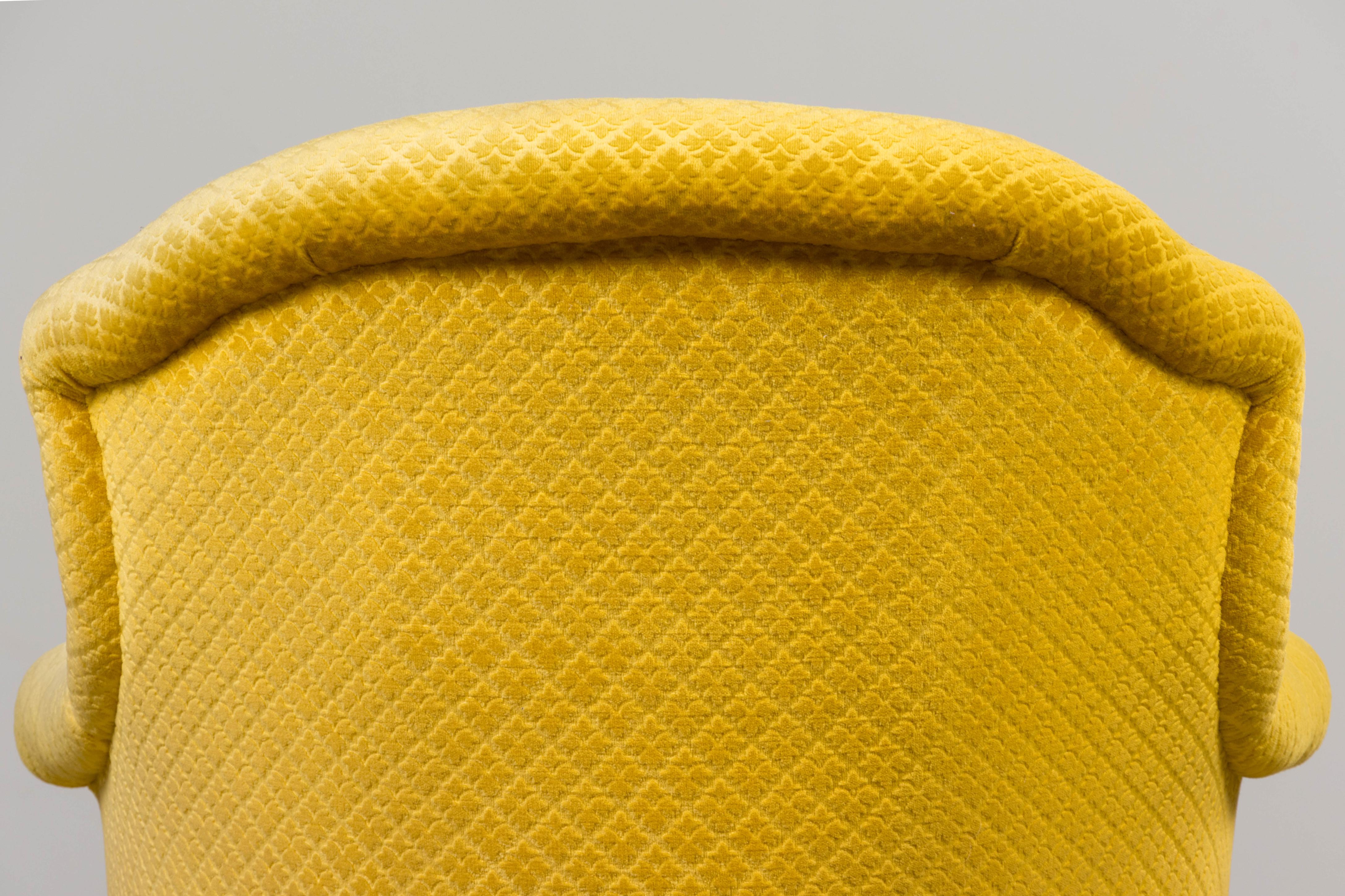 Chaise longue Napoléon III en velours jaune d'or du XIXe siècle en vente 7
