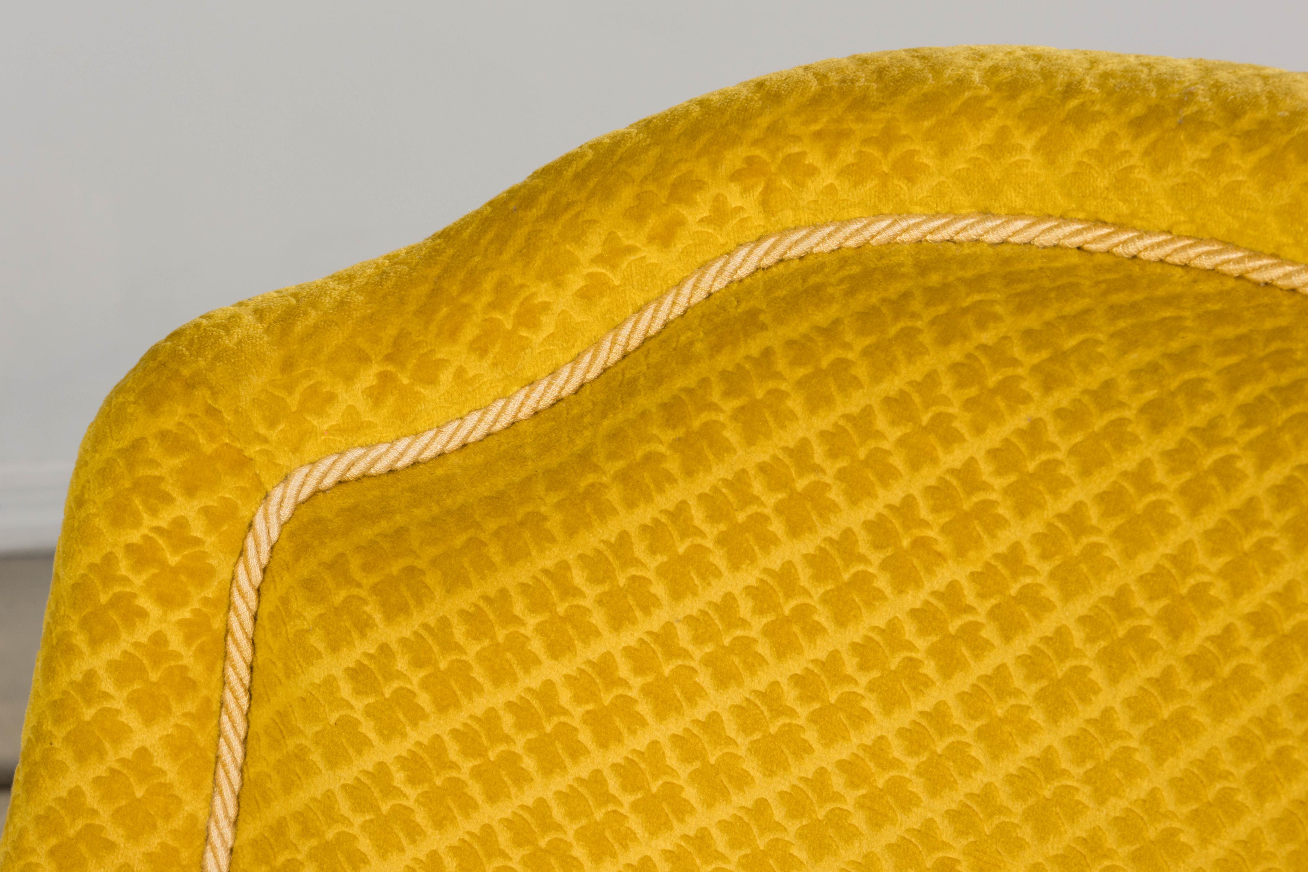 Chaise longue Napoléon III en velours jaune d'or du XIXe siècle en vente 10