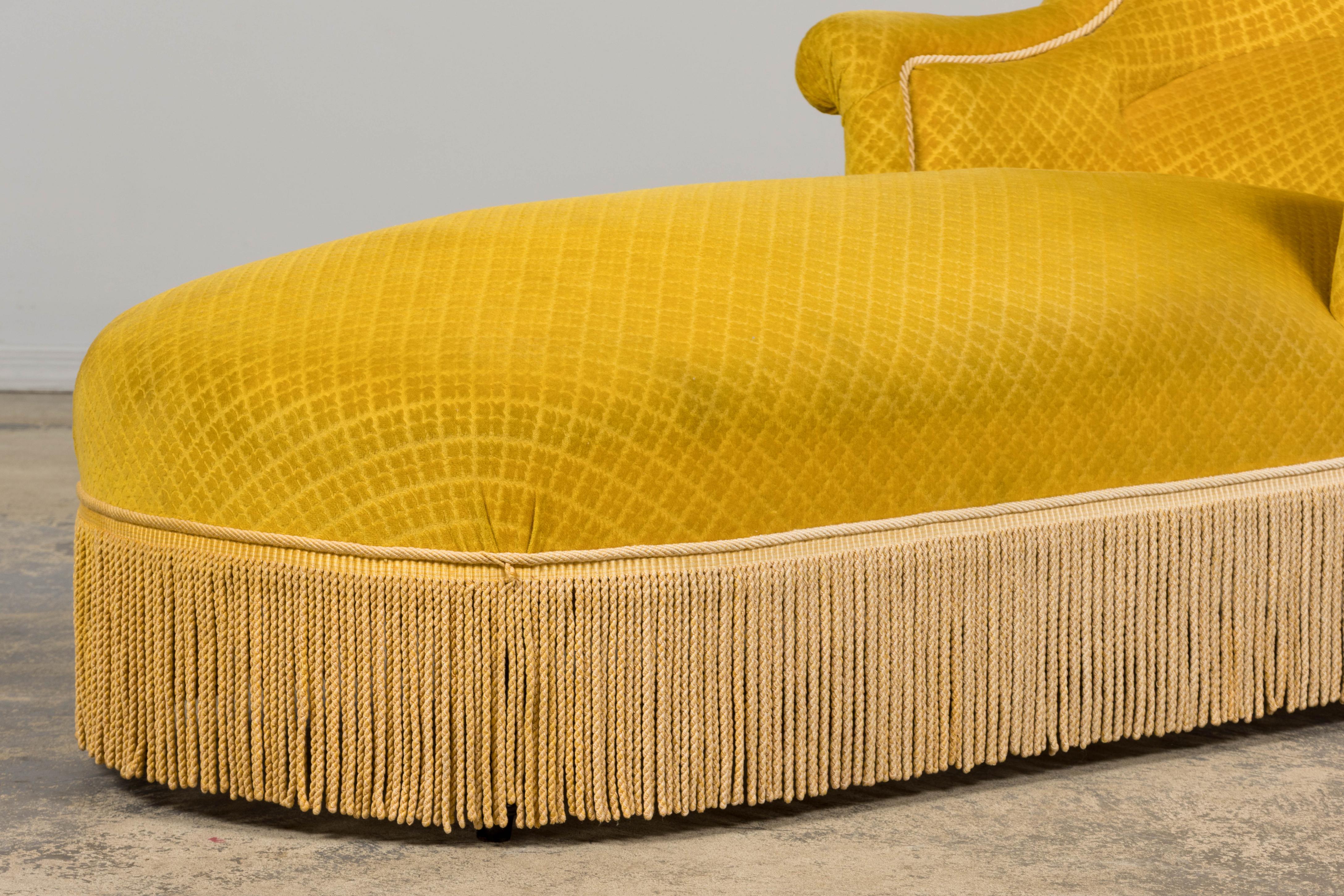 Chaise longue Napoléon III en velours jaune d'or du XIXe siècle en vente 13