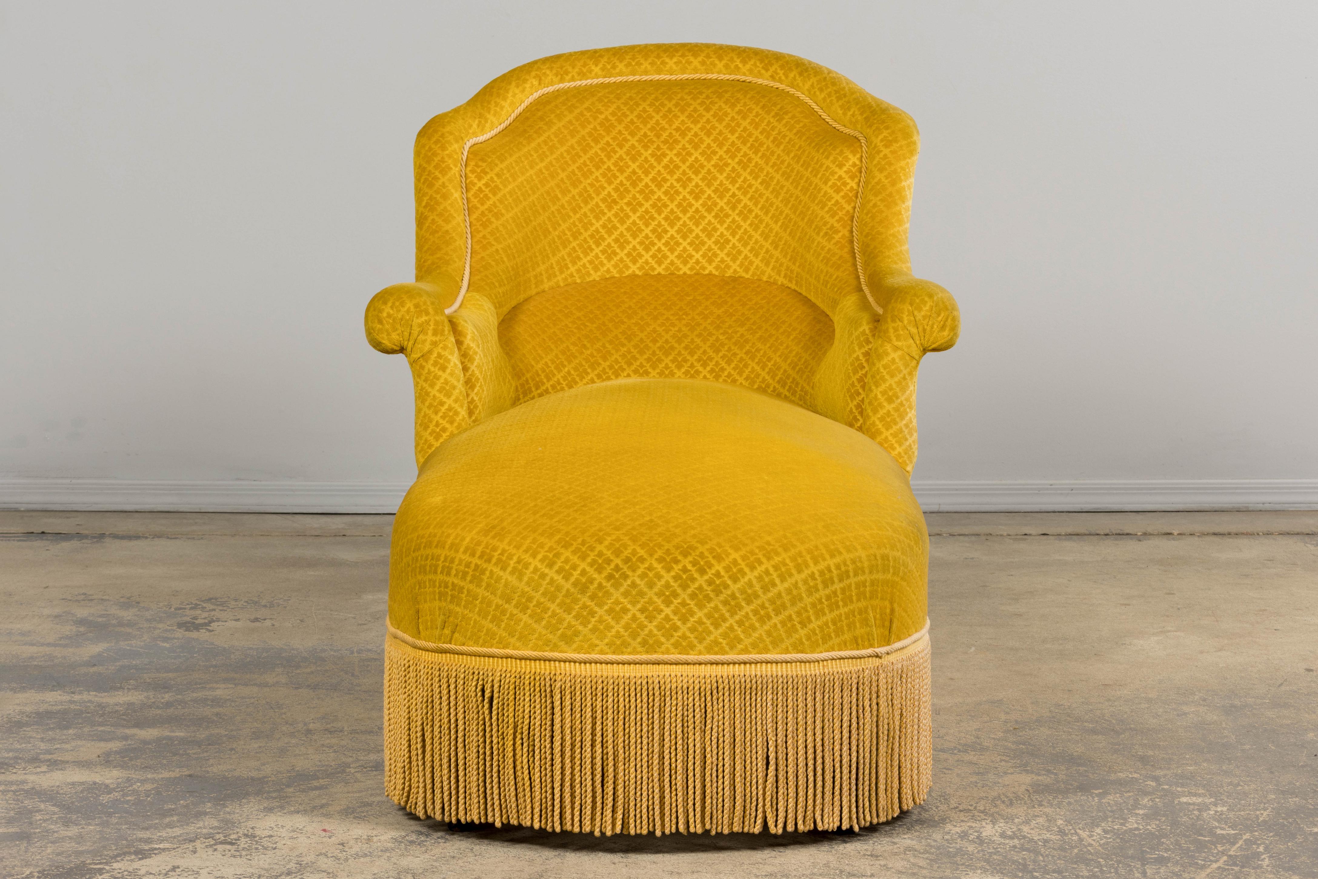 Chaise longue Napoléon III en velours jaune d'or du XIXe siècle en vente 3