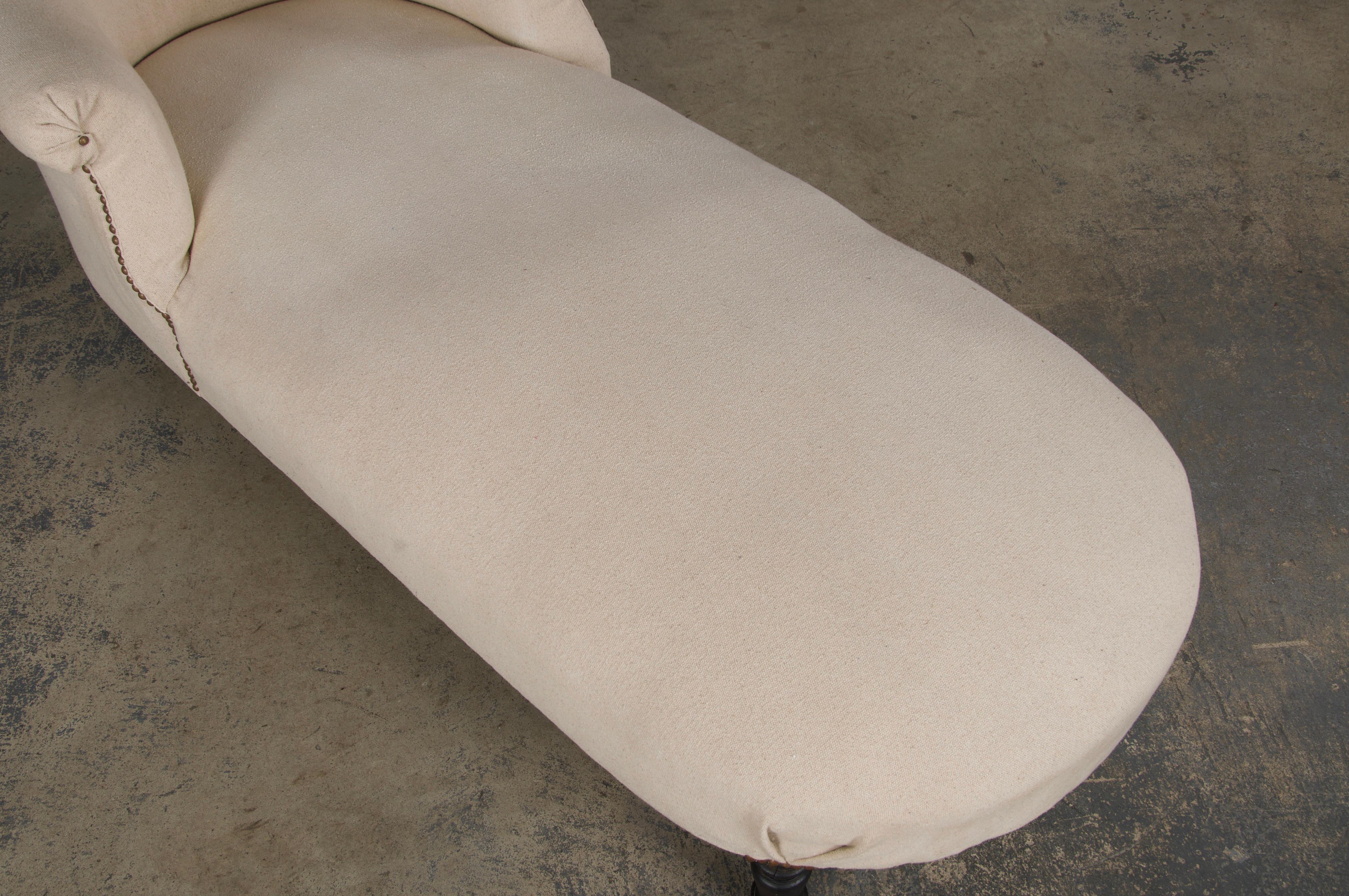 19th Century French Napoleon III Chaise Lounge W/ Off-White Fabric For Sale 3