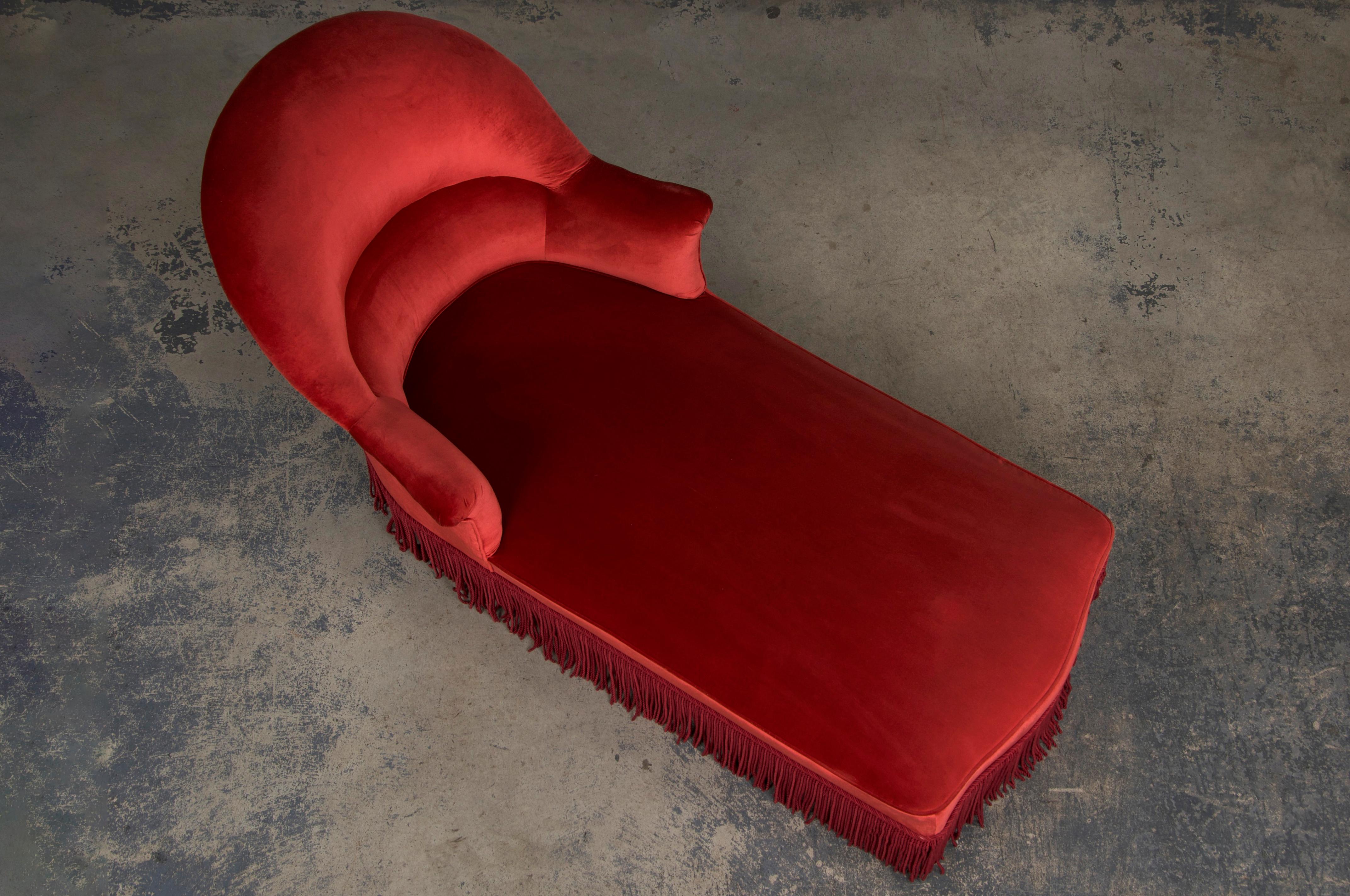 19th Century French Napoleon III Chaise Lounge W/ Red Velvet In Good Condition For Sale In Astoria, NY