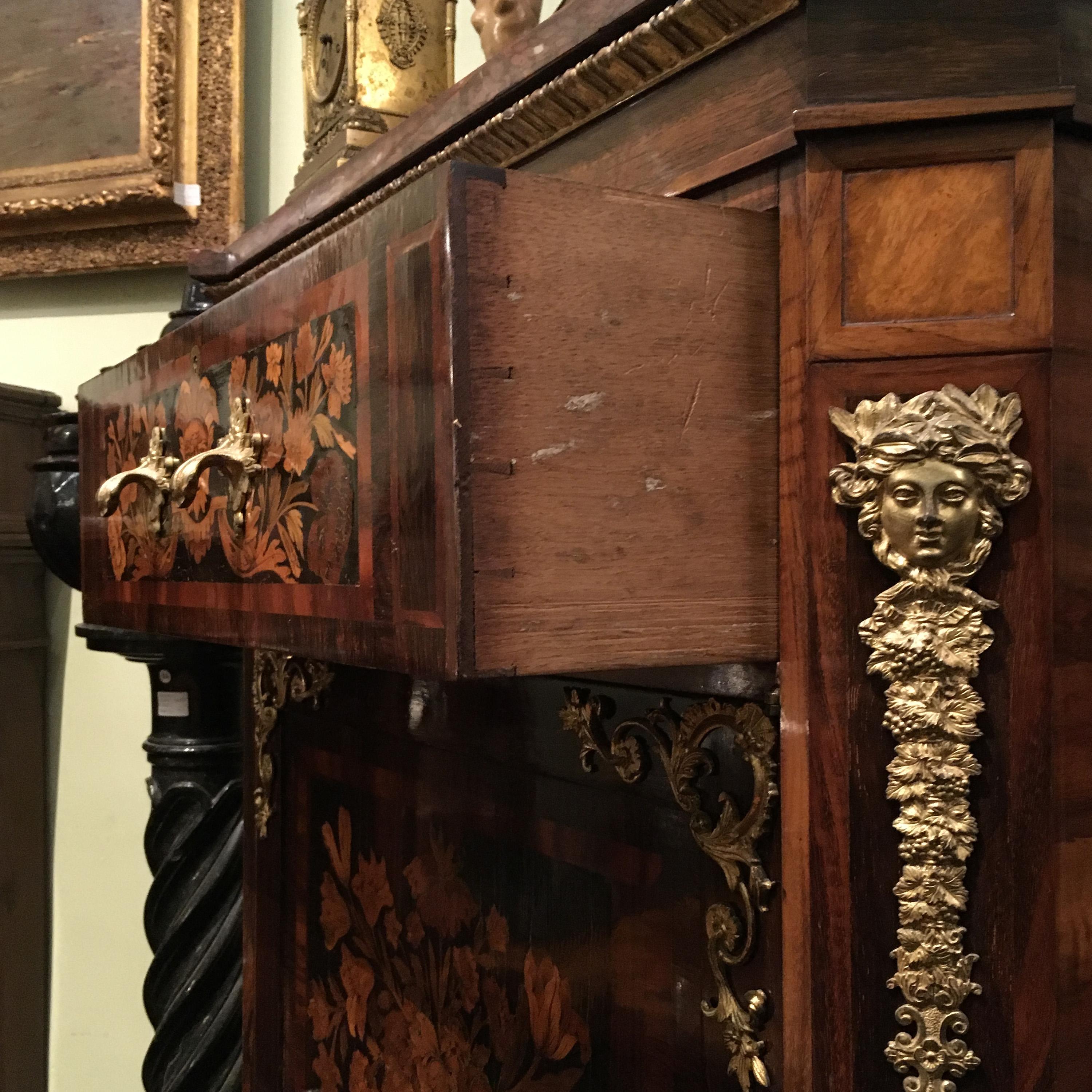 19th Century French Napoleon III Credenza in Rosewood, Palisander and Walnut For Sale 12