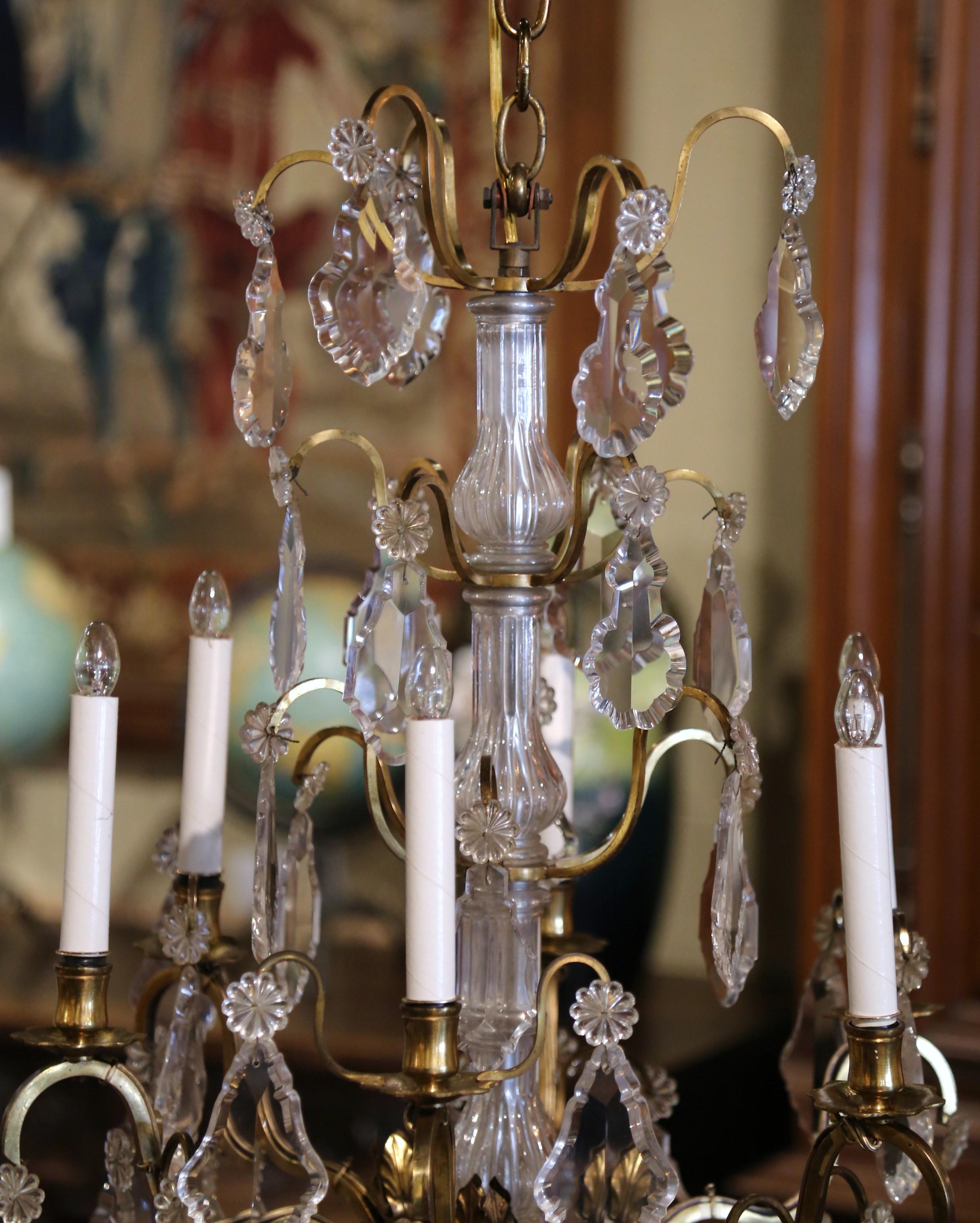 Français Lustre à six lumières en bronze et cristal taillé Napoléon III du XIXe siècle en vente