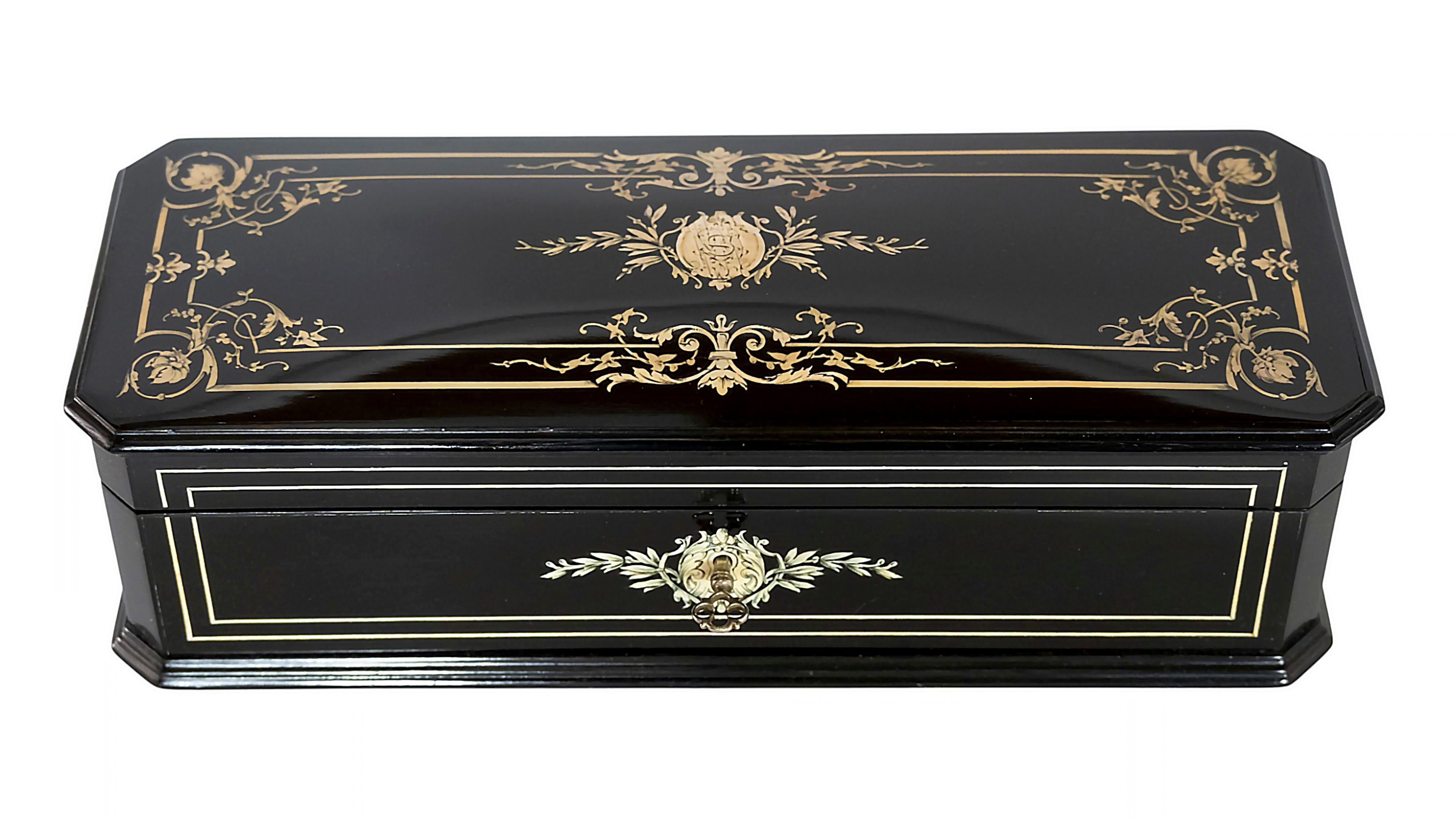 Wood 19th Century French Napoleon III Decorative Box For Sale