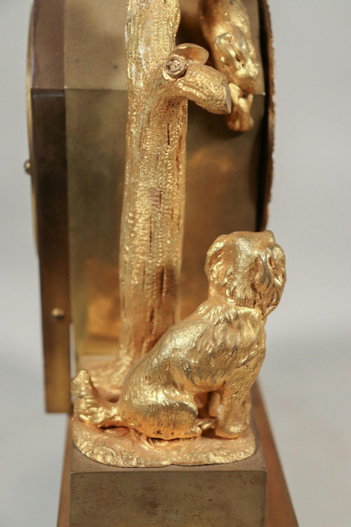 Orologio francese del XIX secolo Napoleone III Impero in bronzo dorato con motivi di caccia in vendita 7