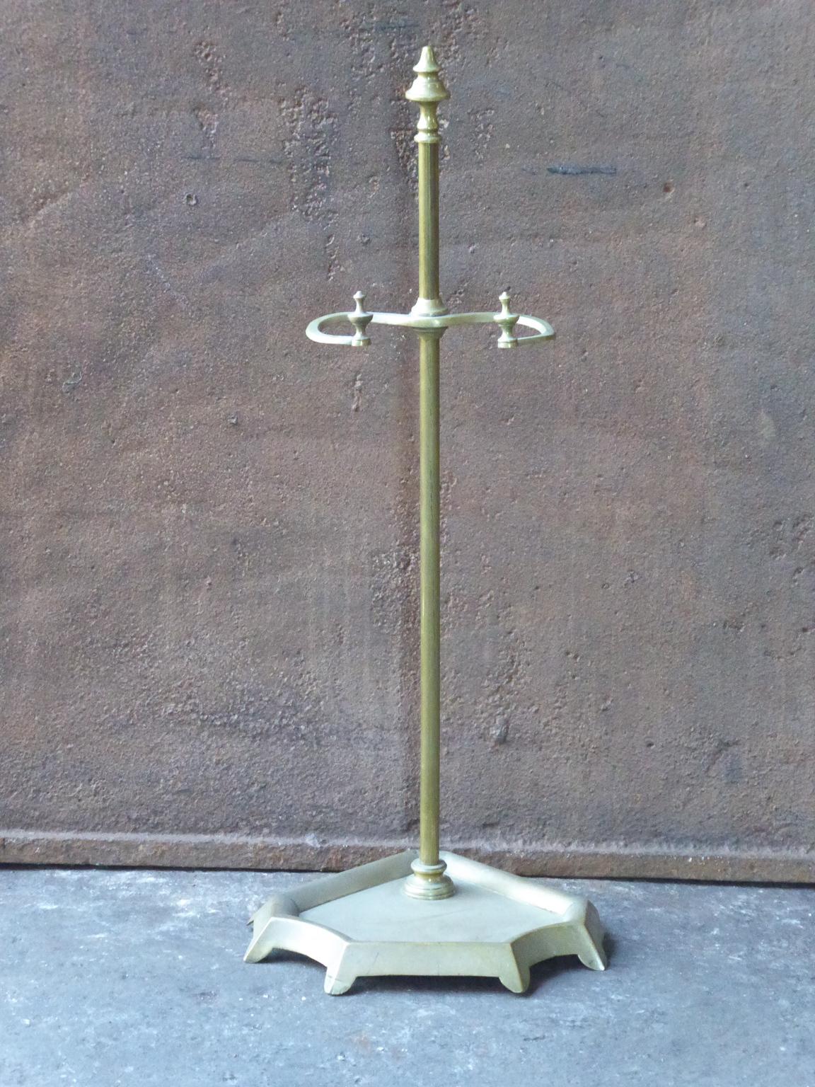 19th century French Napoleon III fireplace tool stand. The stand is made of brass. The stand is in a good condition and is fully functional.








 