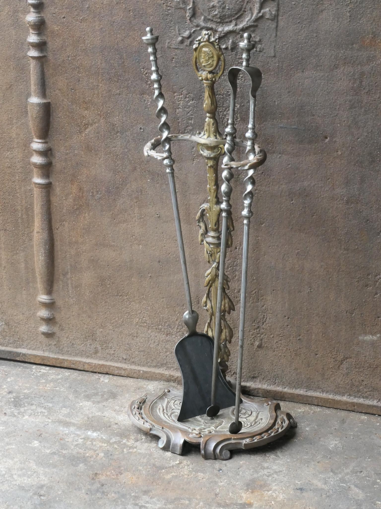 Forgiato Set di strumenti per caminetto francese Napoleone III del XIX secolo in vendita