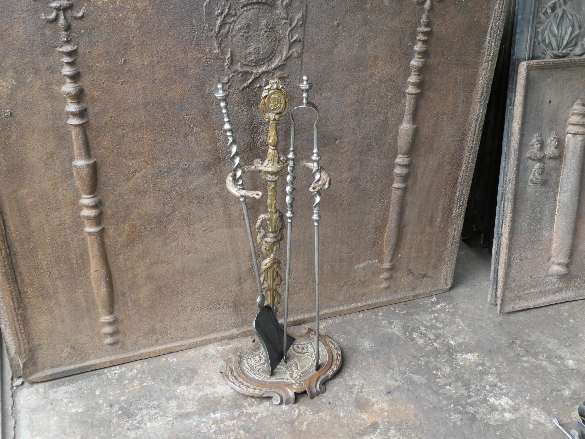 Ottone Set di strumenti per caminetto francese Napoleone III del XIX secolo in vendita