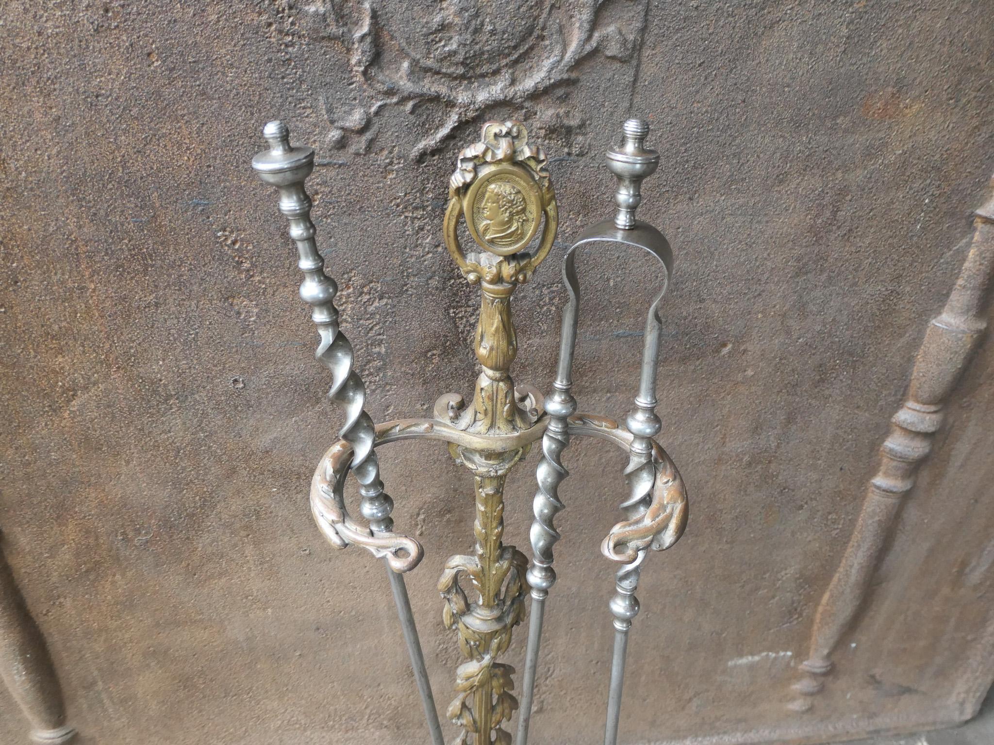 Set di strumenti per caminetto francese Napoleone III del XIX secolo in vendita 1