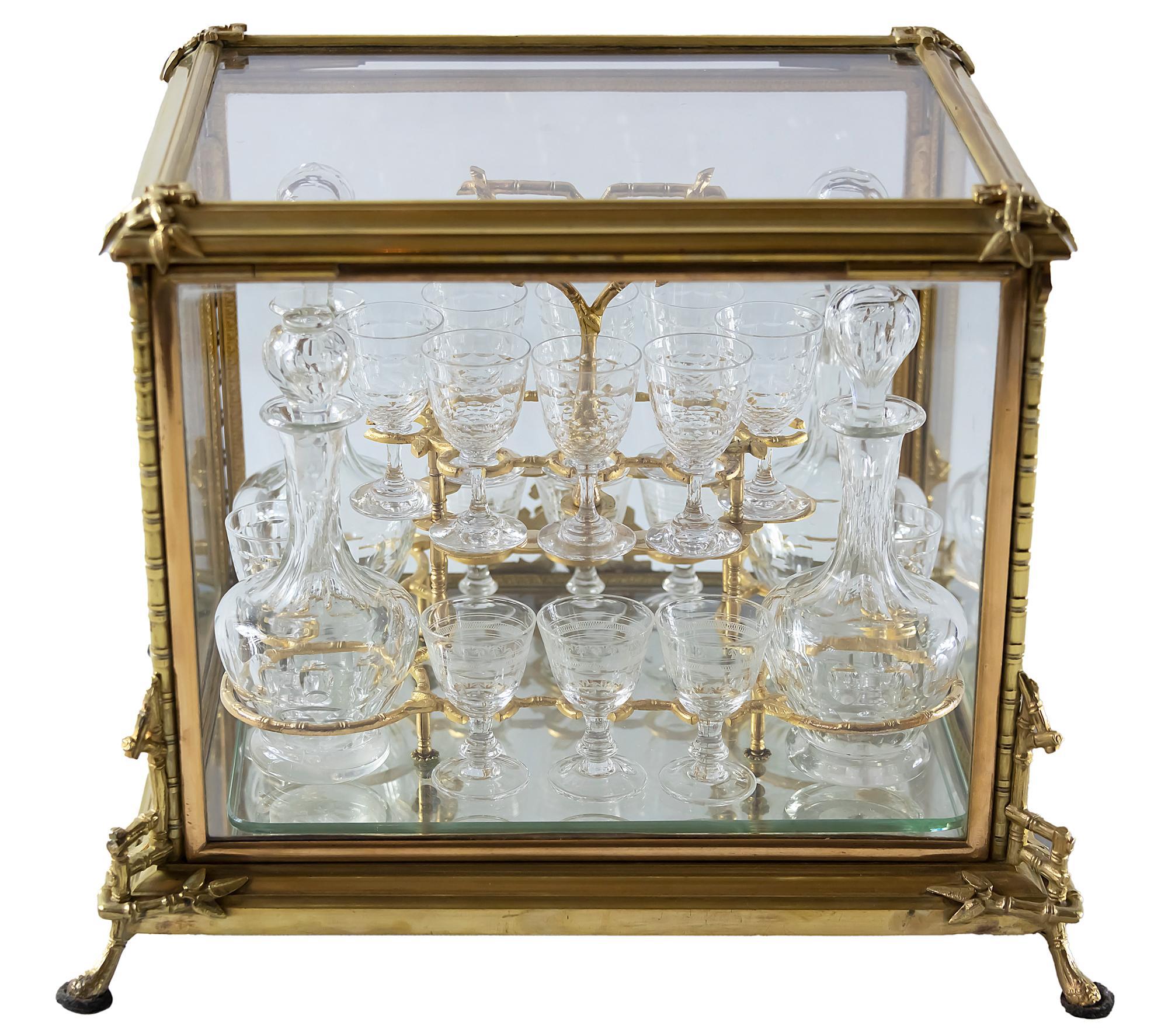Boîte à liqueur française Napoléon III du 19ème siècle en bronze doré et verre 3