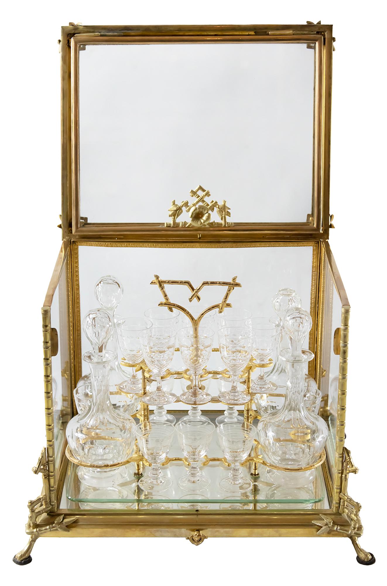 XIXe siècle Boîte à liqueur française Napoléon III du 19ème siècle en bronze doré et verre