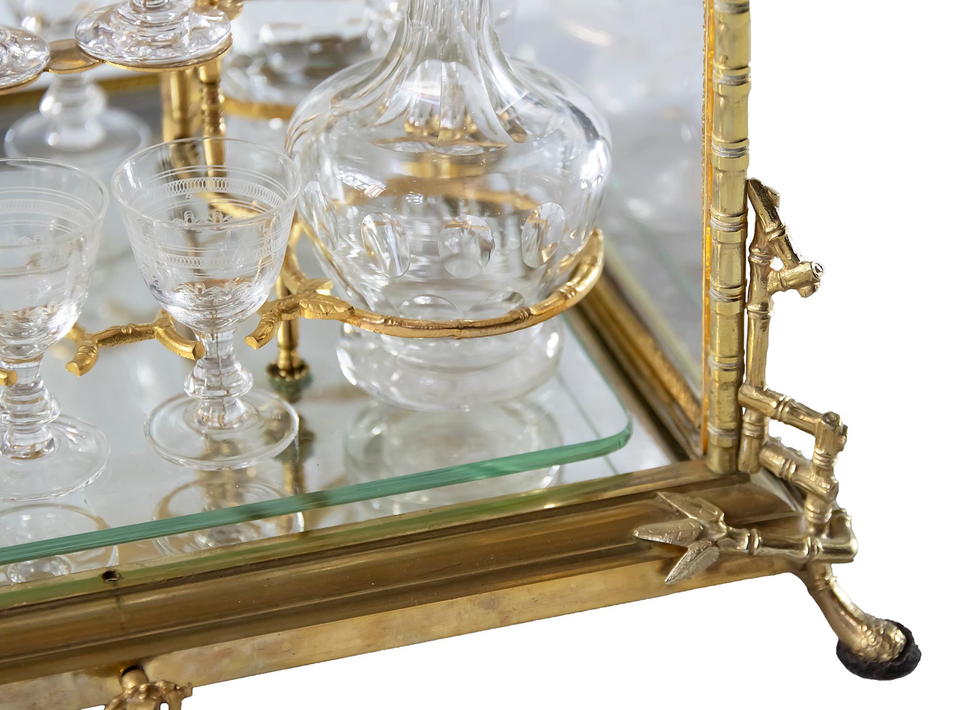 Boîte à liqueur française Napoléon III du 19ème siècle en bronze doré et verre 1