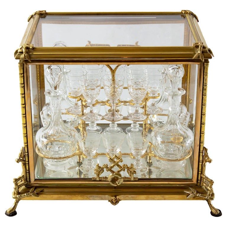 Boîte à liqueur française Napoléon III du 19ème siècle en bronze doré et  verre sur 1stDibs